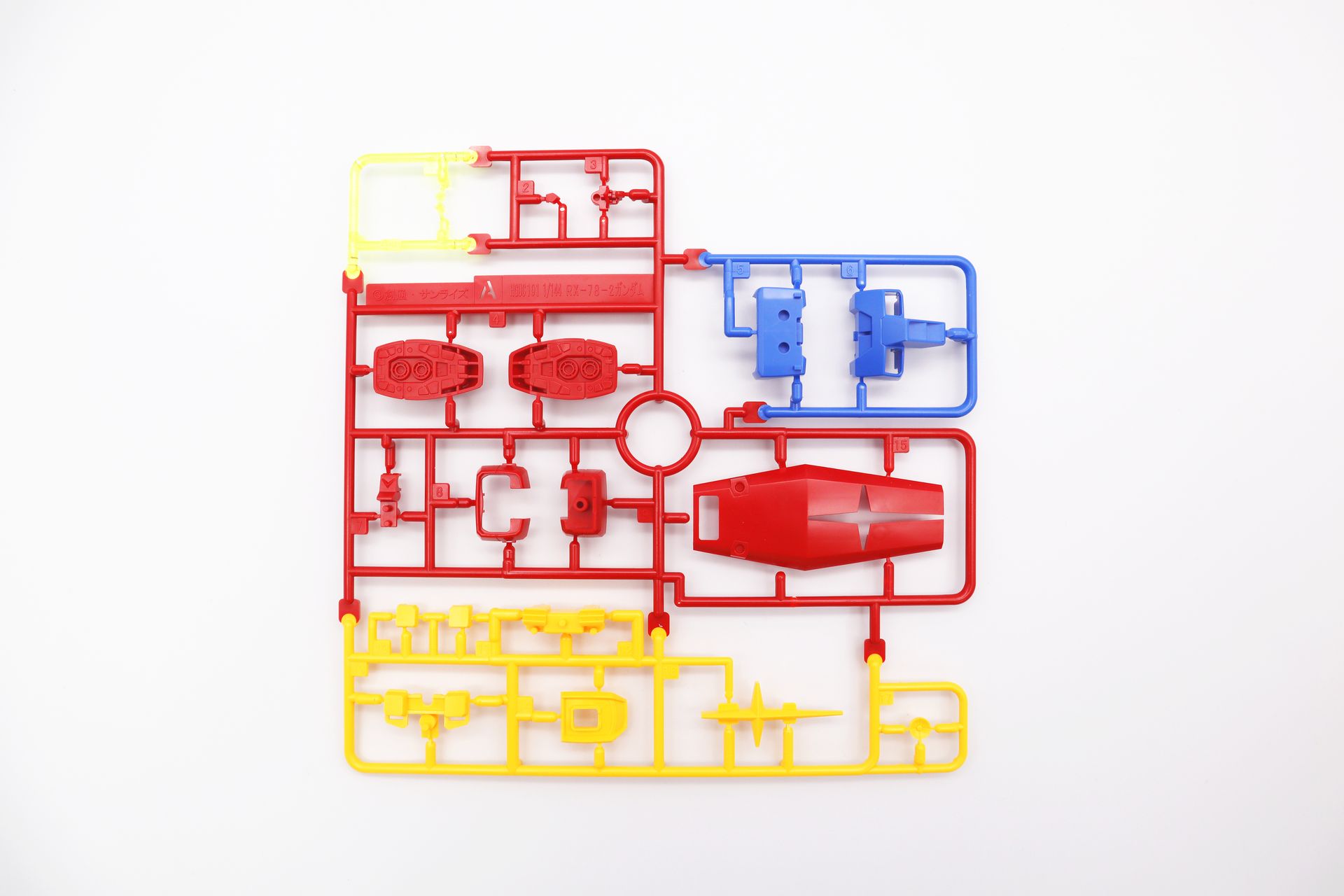 「4色射出成形機（多色成形機）」で成形したランナー