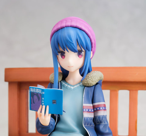ゆったり足湯につかる姿が可愛らしい。「ゆるキャン△ 志摩リン 足湯