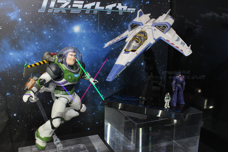 発売されたばかりの「S.H.Figuarts バズ・ライトイヤー(アルファ・スーツ) 」と一緒に展示されていた