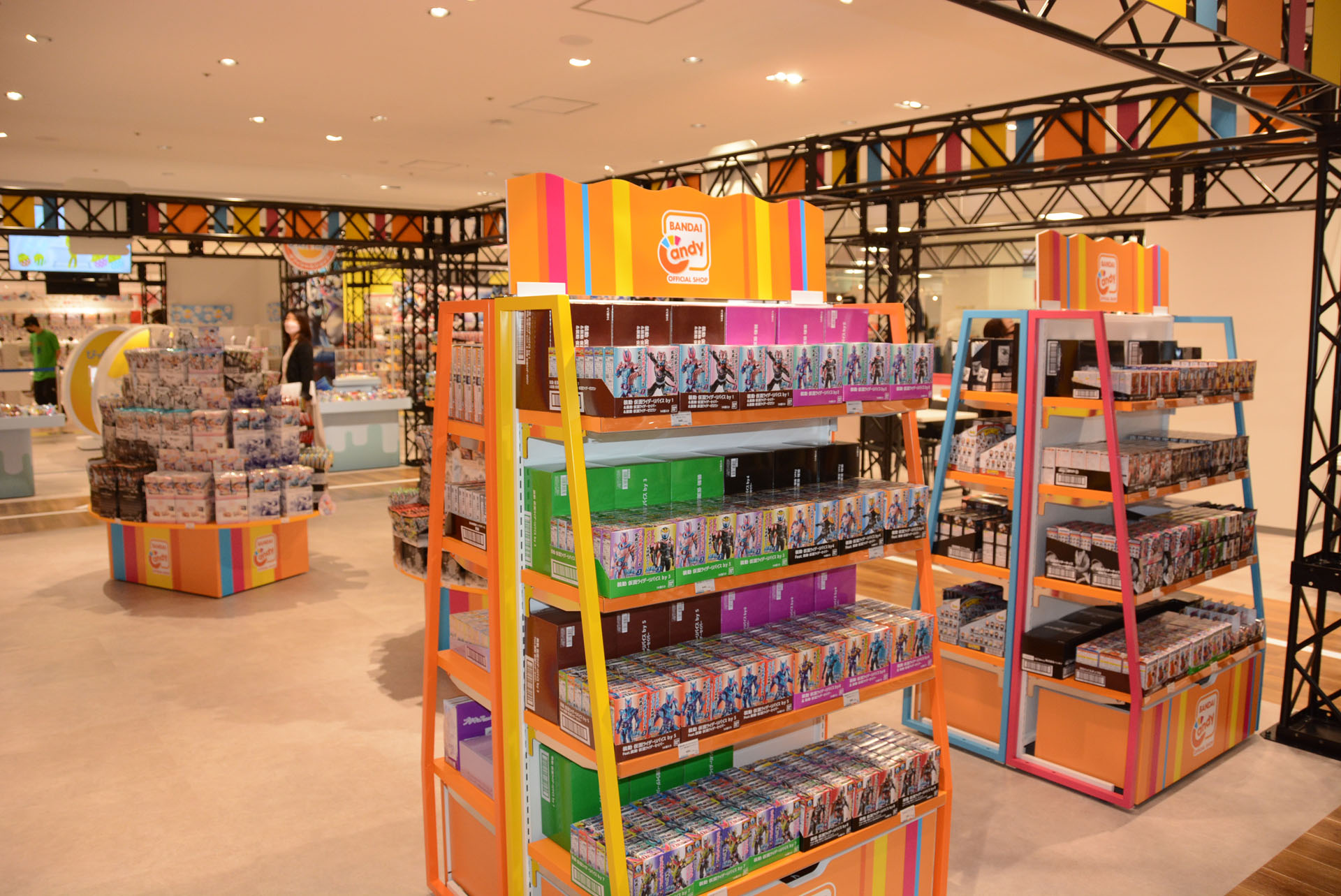 バンダイ キャンディ事業部の直営店。食玩系も幅広く取り扱う