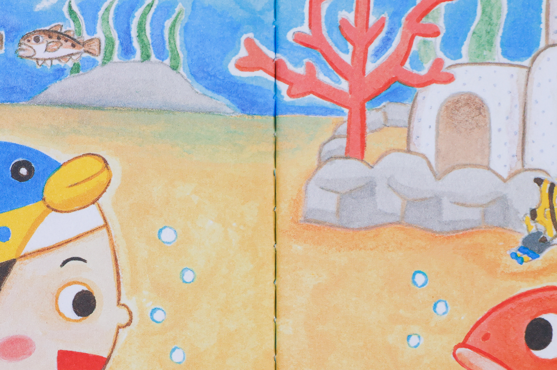 中は糸とじでしっかりと製本されており、ページがばらけてしまうこともない