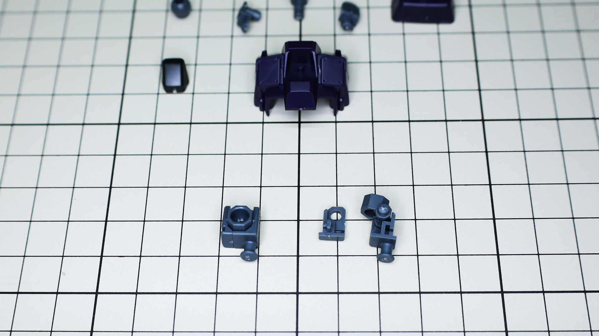 肩部はポリパーツをはさんで上方へ大きく振り出せます