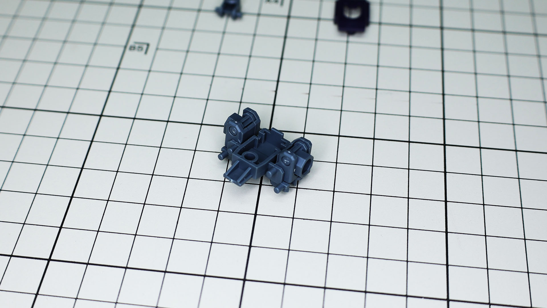 このように大きく上へ回転可動させられます（写真向かって右：左肩）