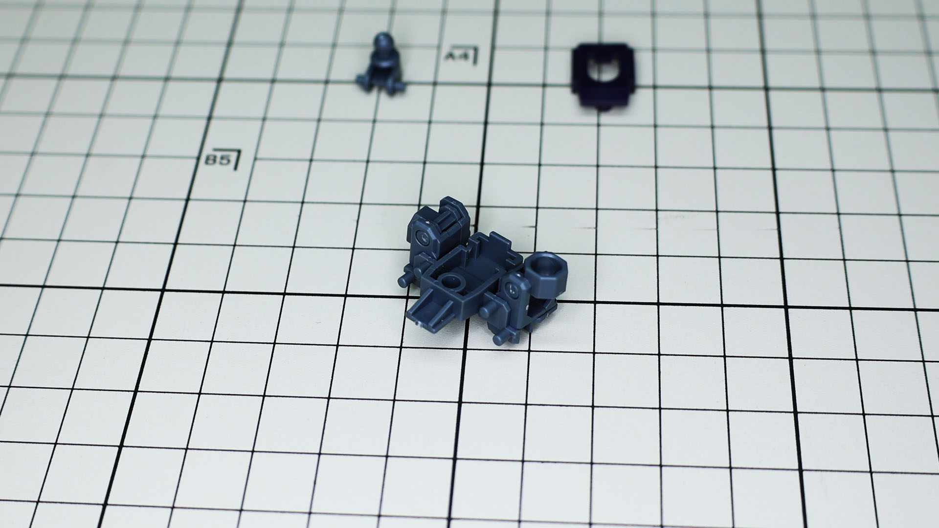 このように大きく上へ回転可動させられます（写真向かって右：左肩）