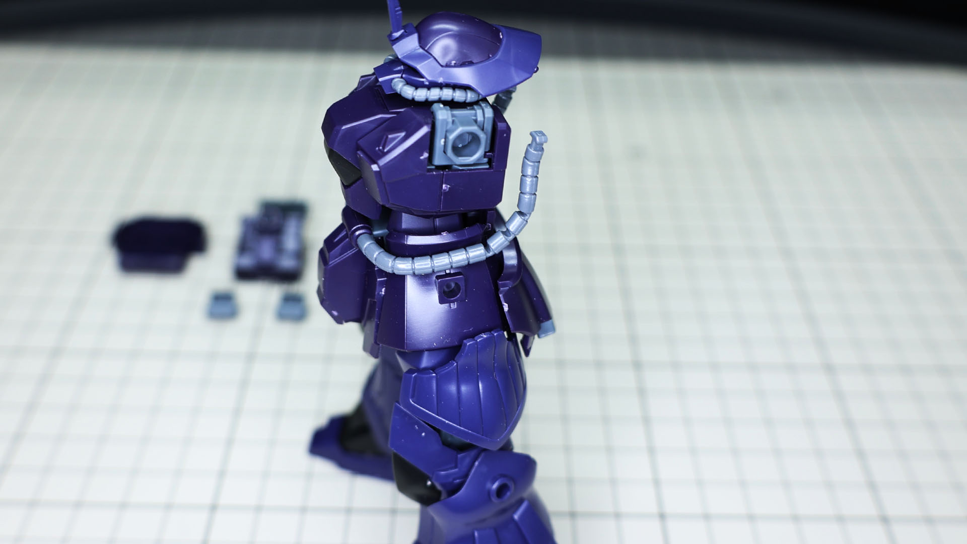 動力パイプを折り曲げながら後ろへ回します