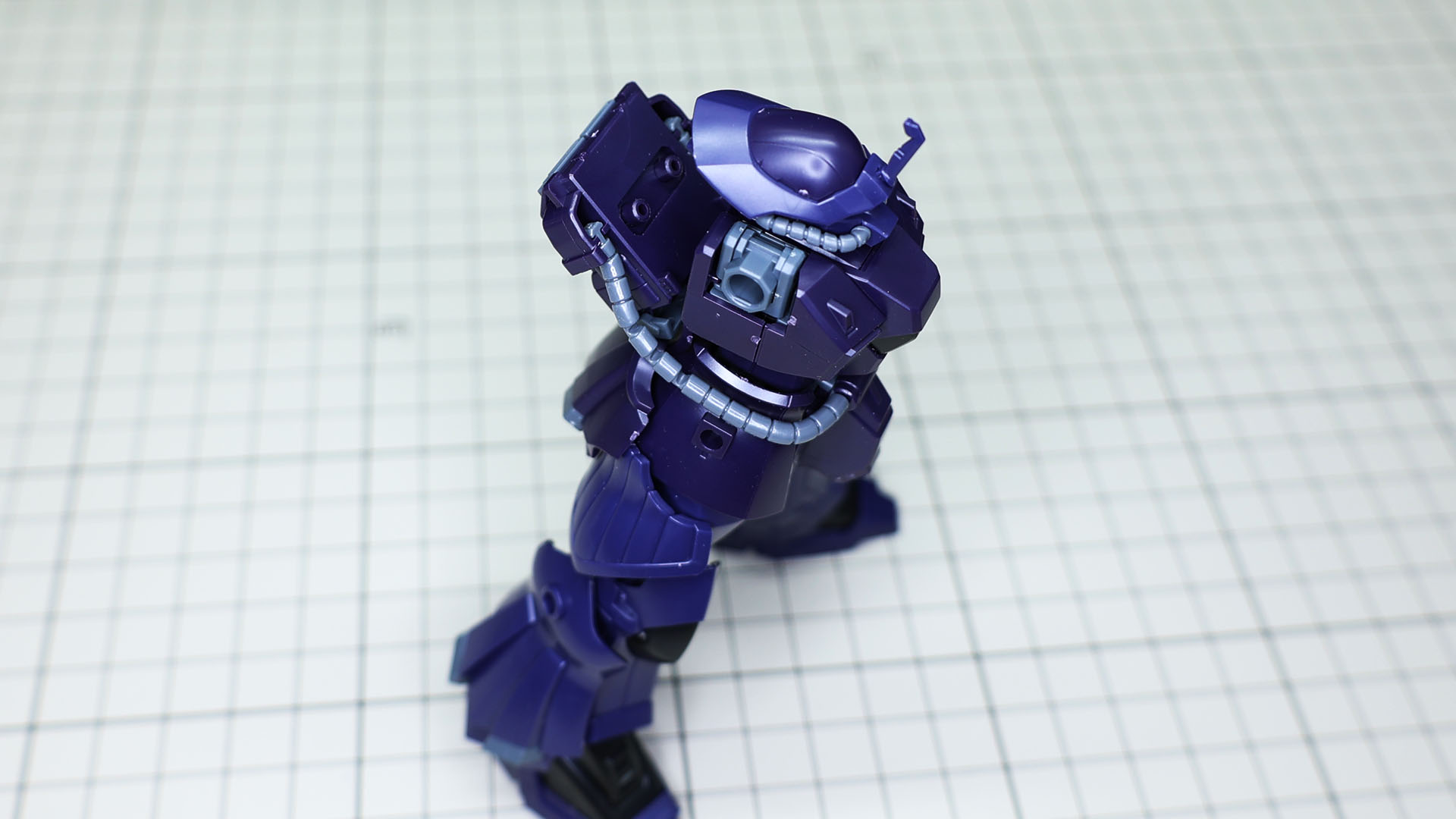 動力パイプをはさみながら背面に取り付ければ完成です