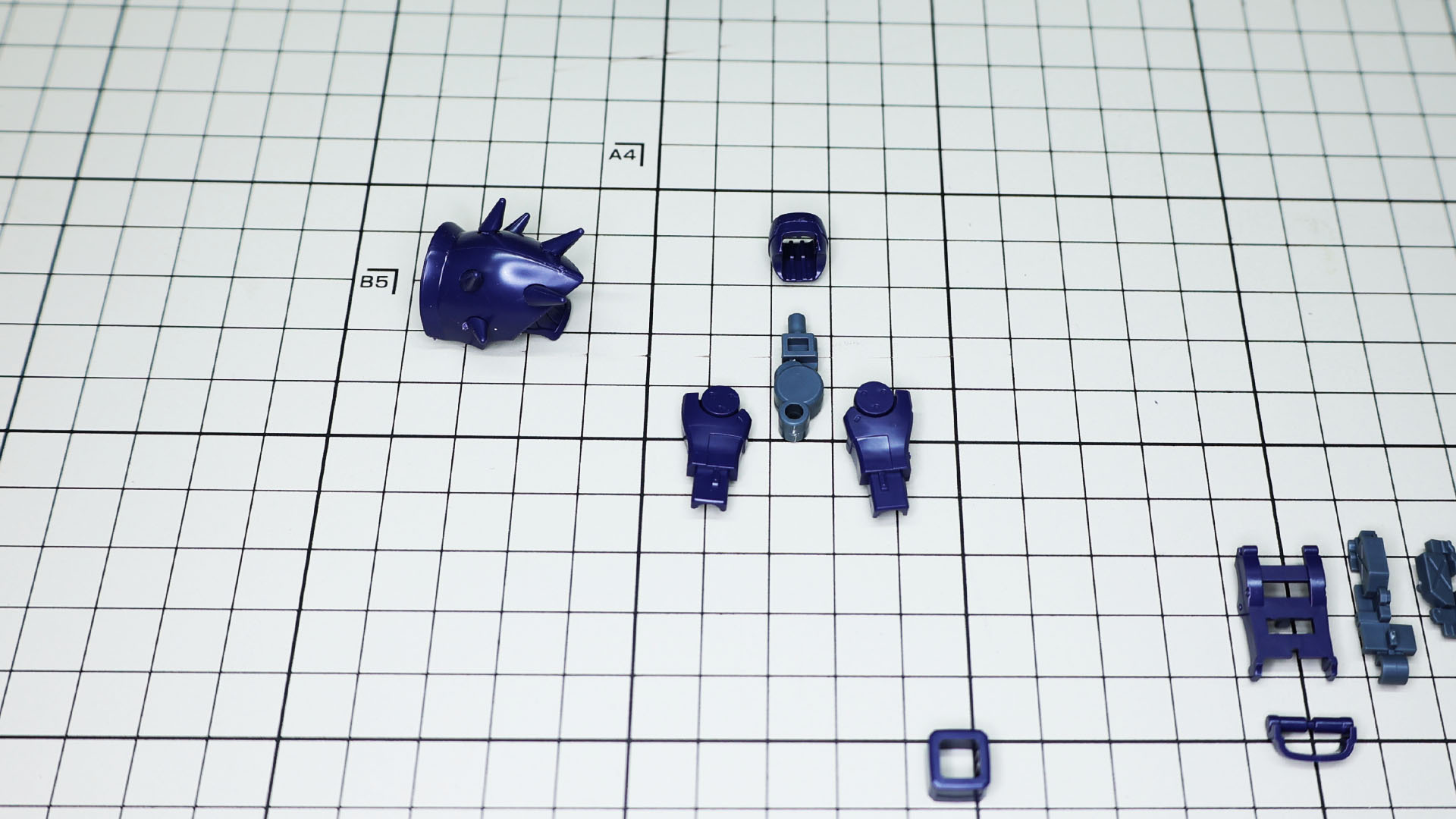 肘関節は二重構造、小さい関節ですが可動性能に申し分ありません