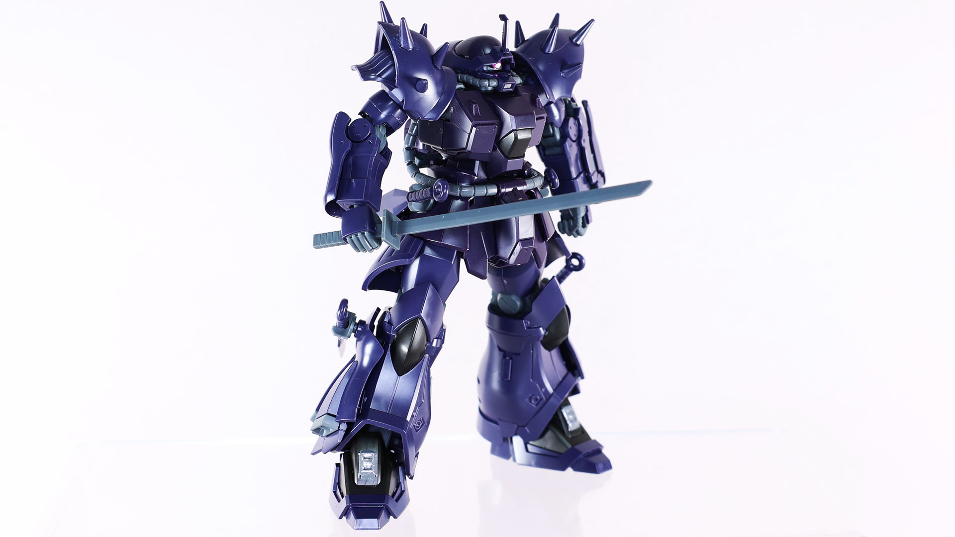 細身の刀身で切れ味がよさそうです