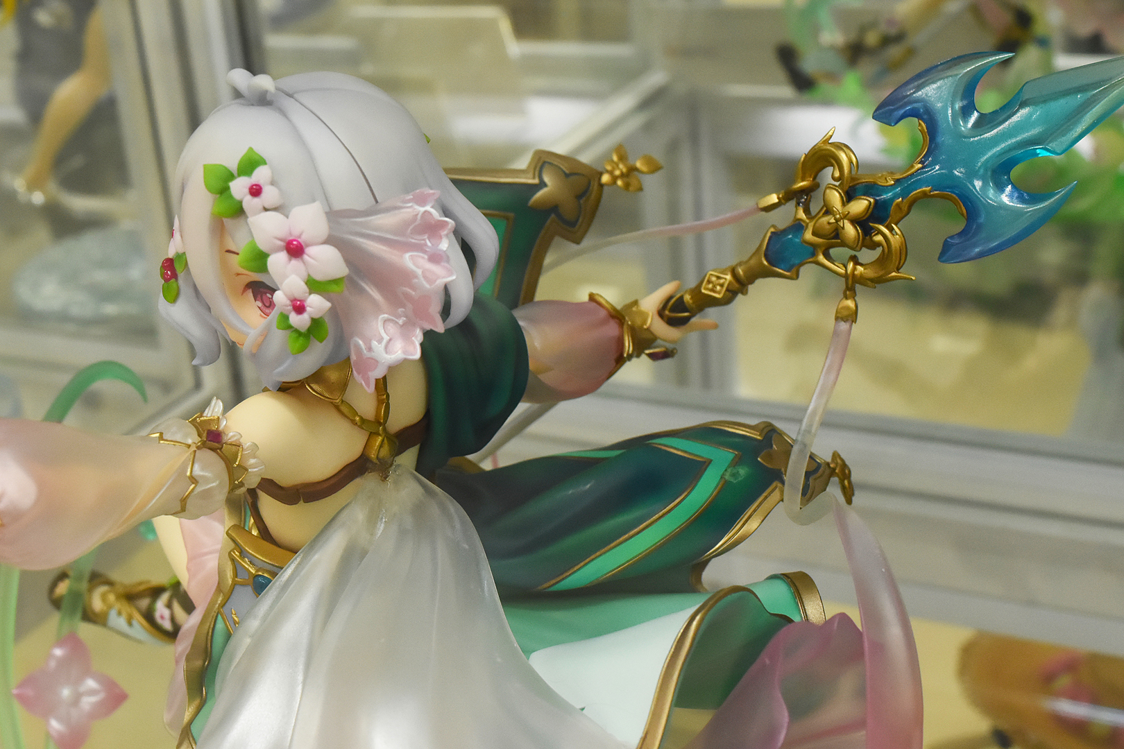 衣装だけではなく、武器までも美しいクリア仕様