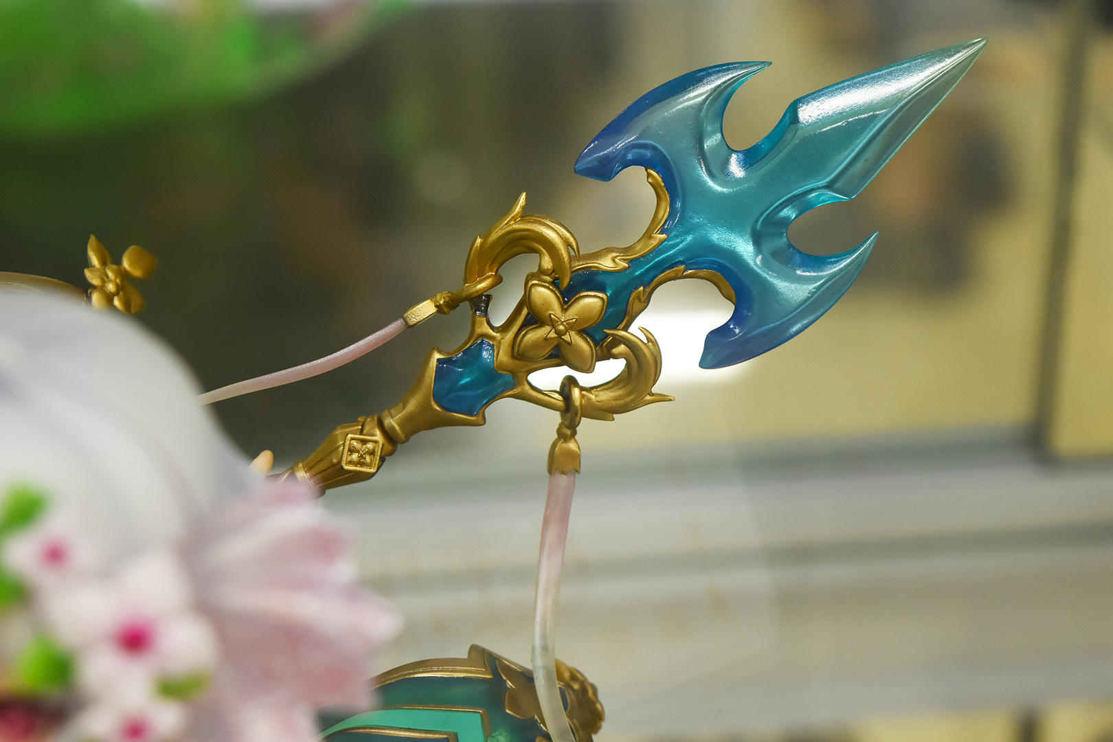 衣装だけではなく、武器までも美しいクリア仕様