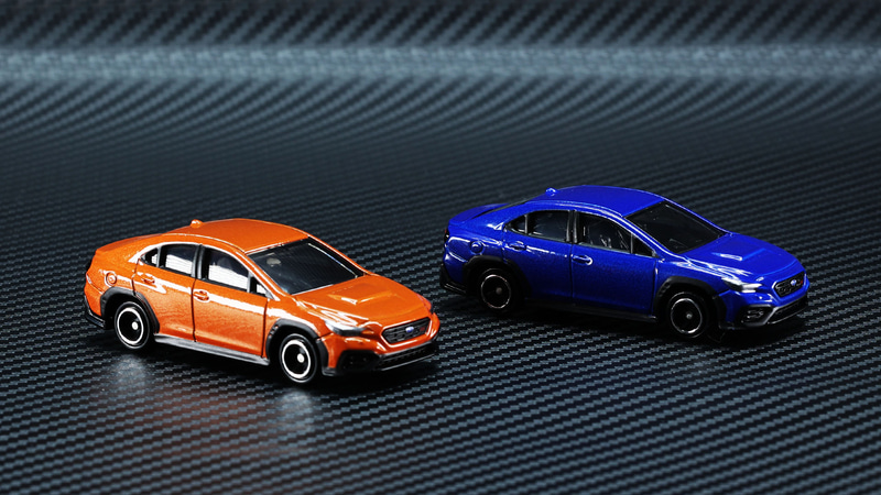 WRX S4：左が通常仕様、右が初回特別仕様