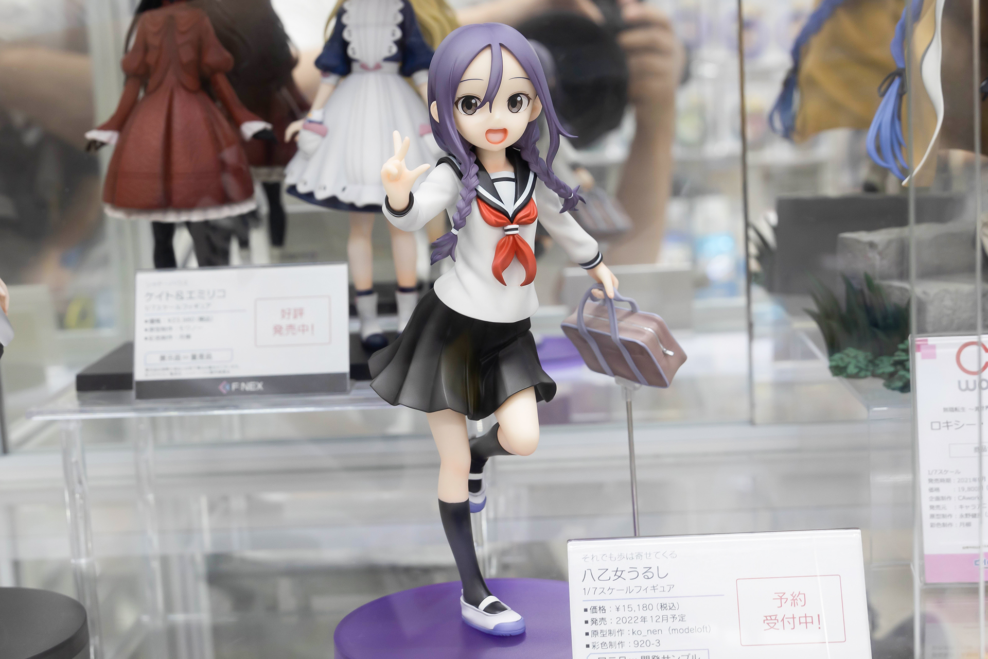 フィギュアの全高は約210mmといったサイズ感になっている。