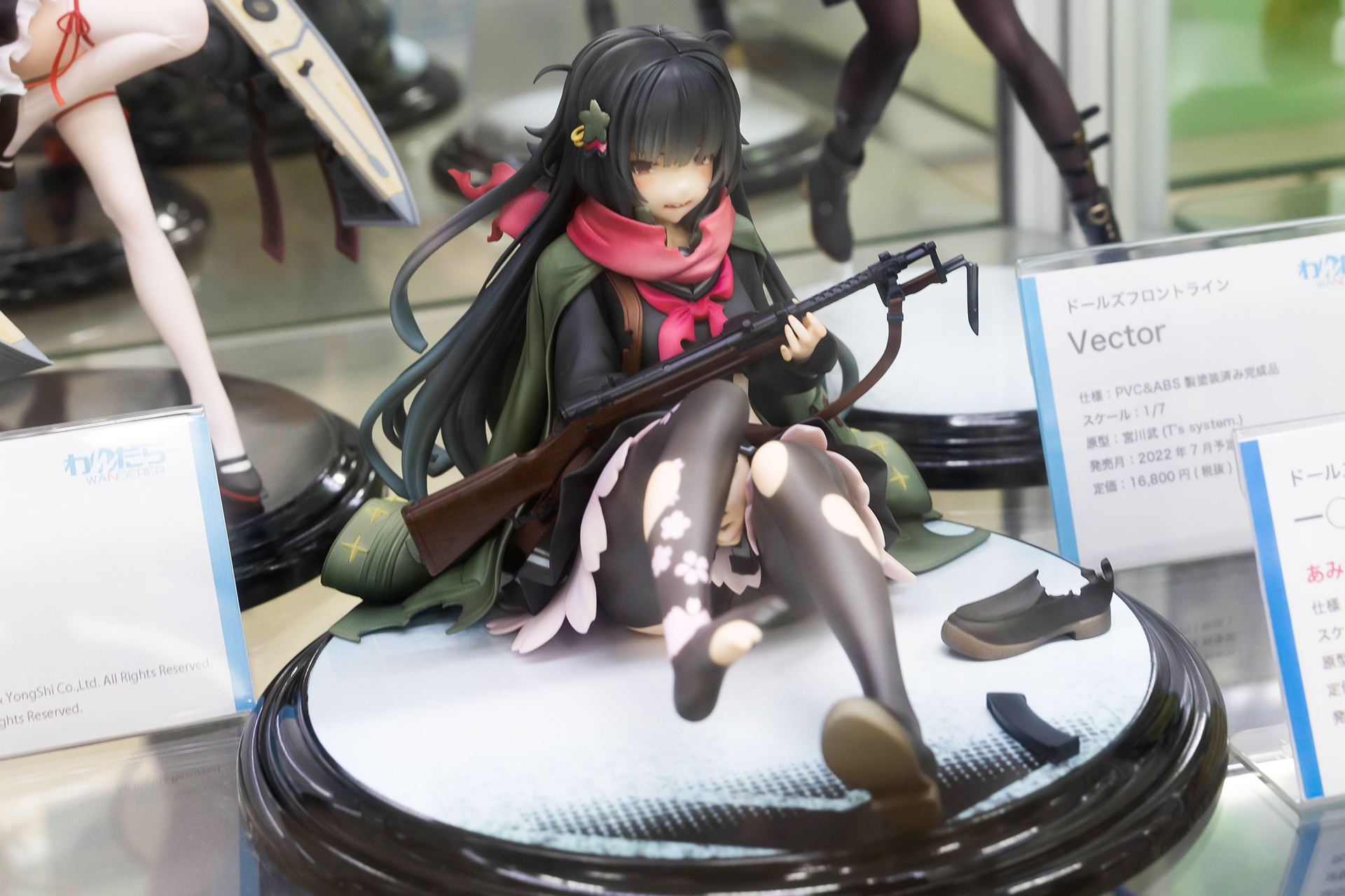 一〇〇式は日本の銃だが、それに合わせてストッキング部分も桜の模様が入っている。