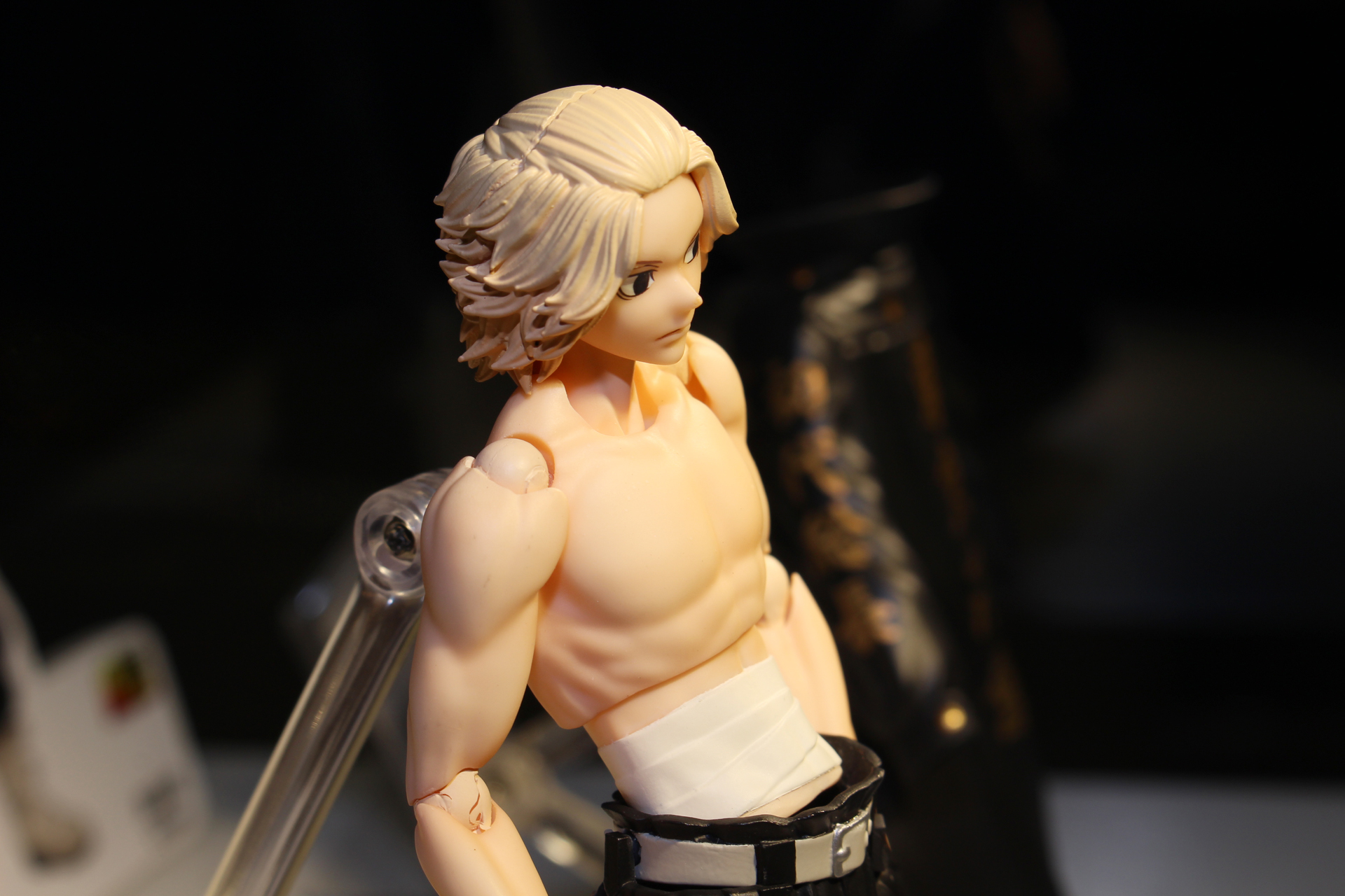 頭部には前後の分割線が見えていて、表情を変えられる仕様に期待がかかる