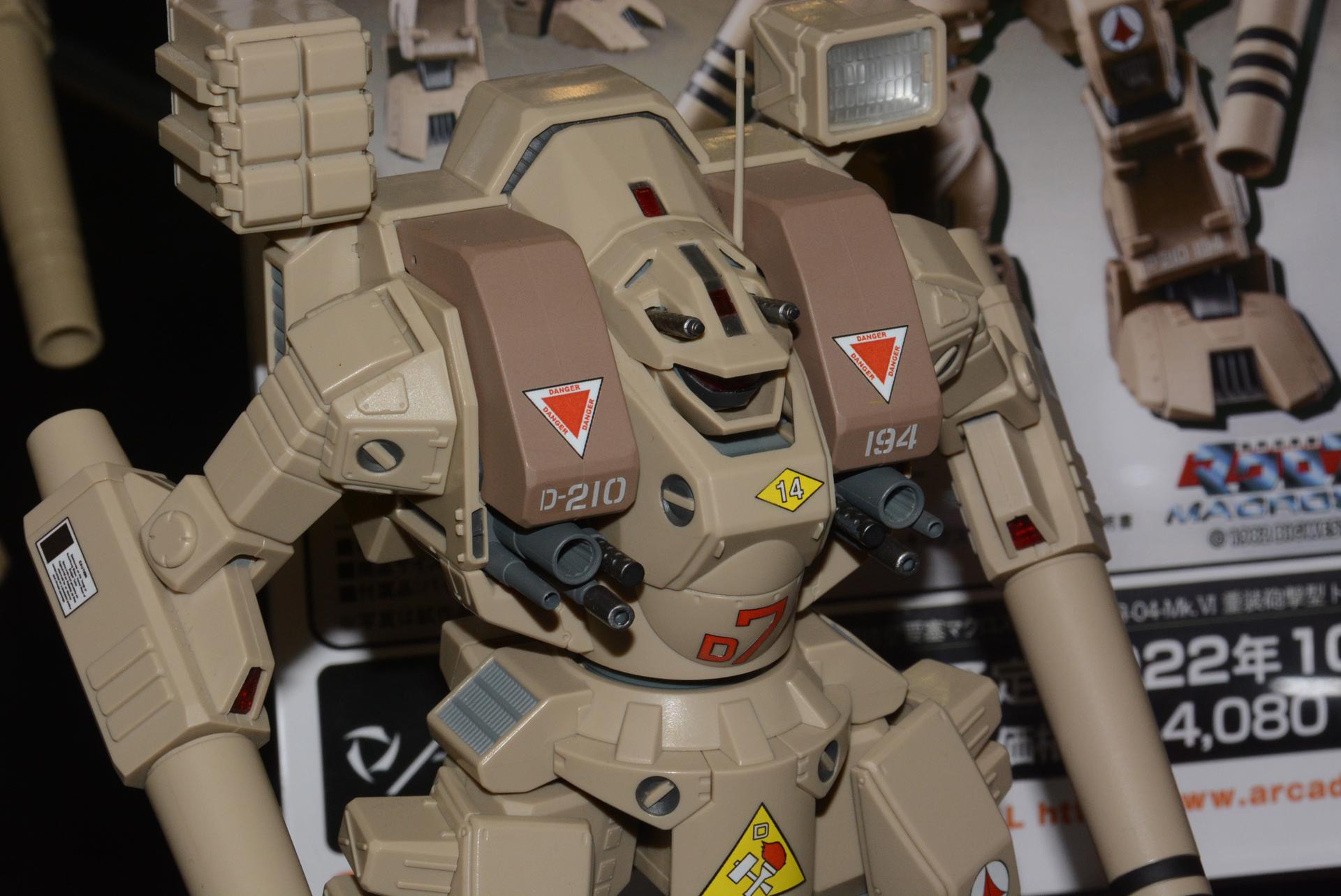 10月発売予定の「1/60 MBR-04-Mk.VI 重装砲撃型 トマホーク」。部分塗装が施されマーキングを貼っている