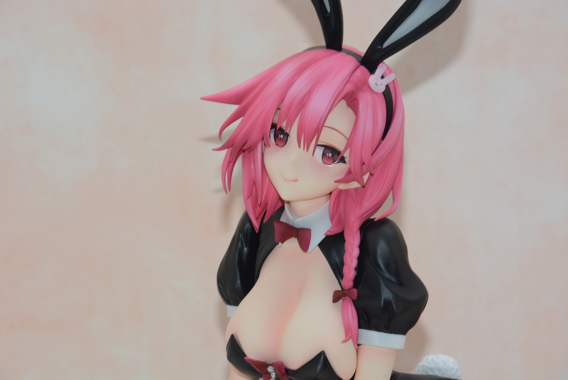 バニーフィギュアとしてとても魅力的な商品。顔の表現、腰から足のラインなどチェックするほどに魅力が増す造型だ