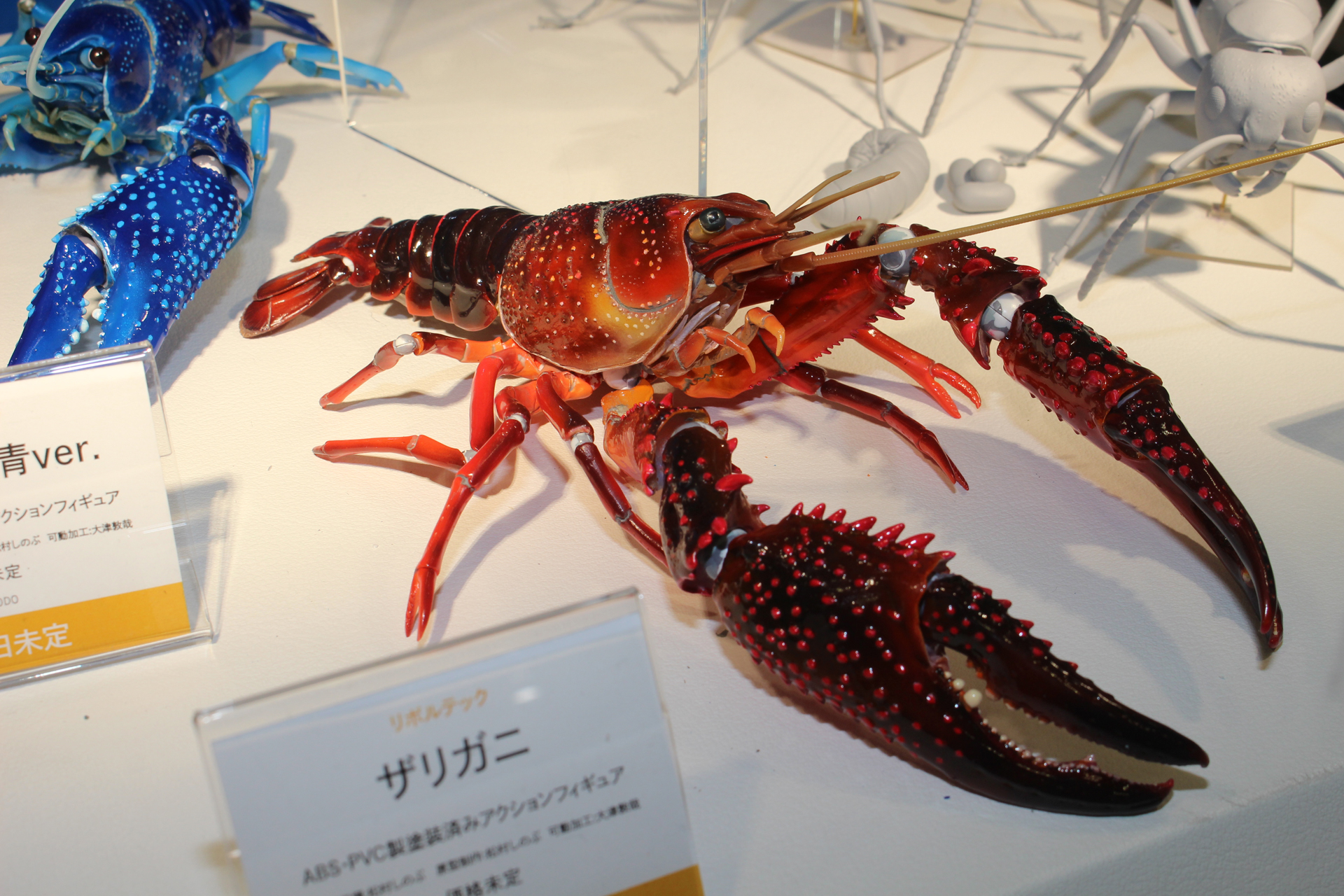 「リボルテック ザリガニ」と「ザリガニ 青ver.」。発売日、価格は未定