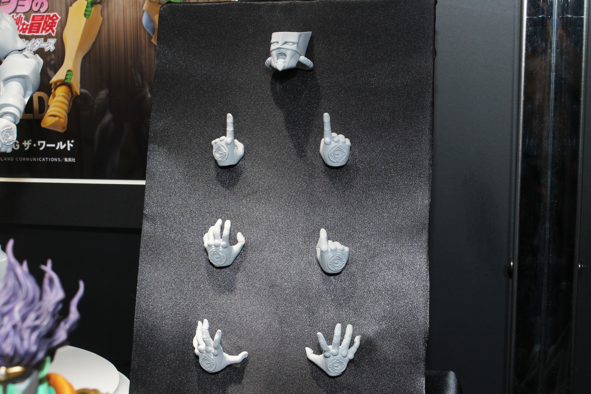 「超像可動BIG ジョジョの奇妙な冒険 第3部 ザ・ワールド」。12月発売予定。価格は21,780円（税込）