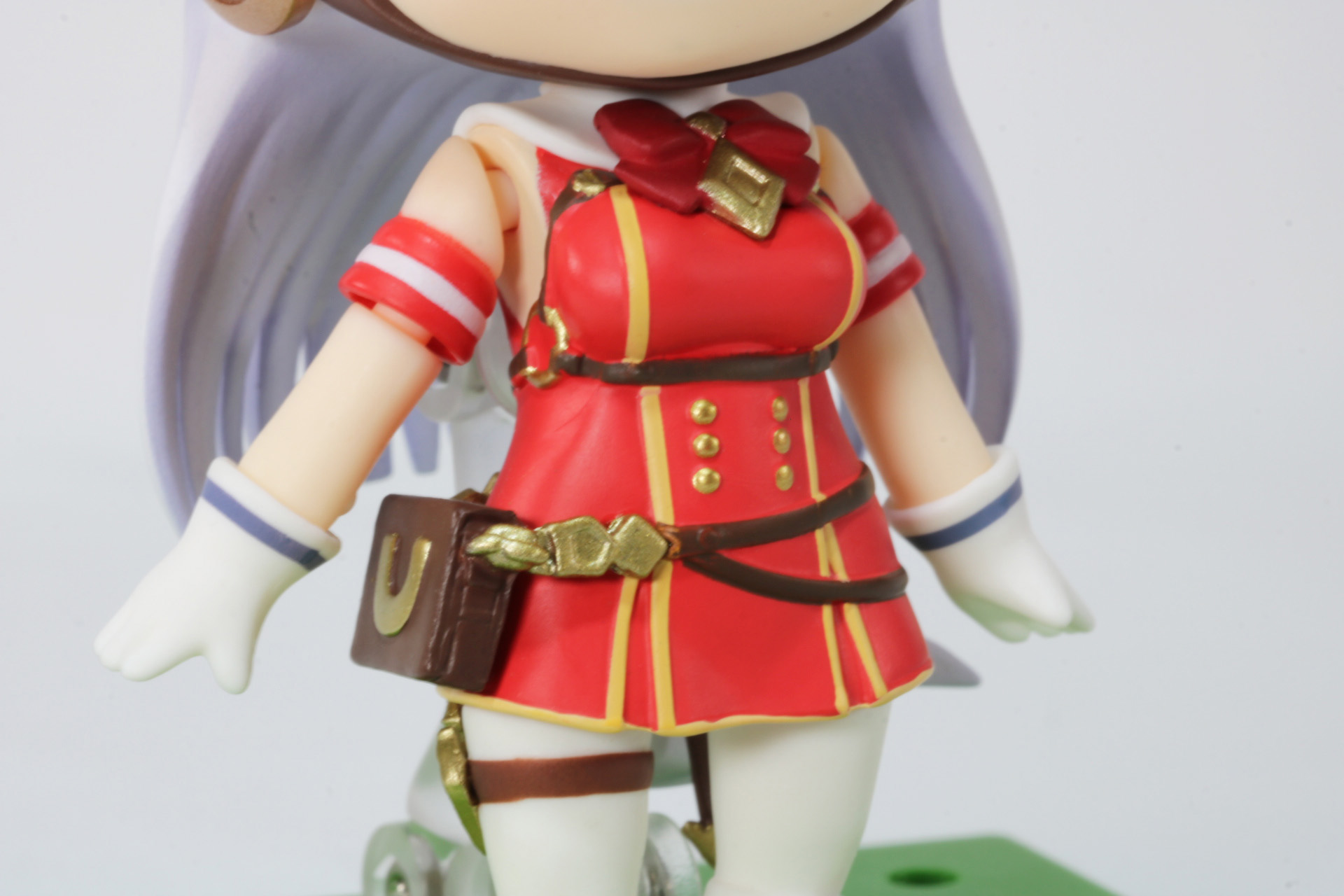 勝負服は細かなアクセサリや刺繍も作りこまれている