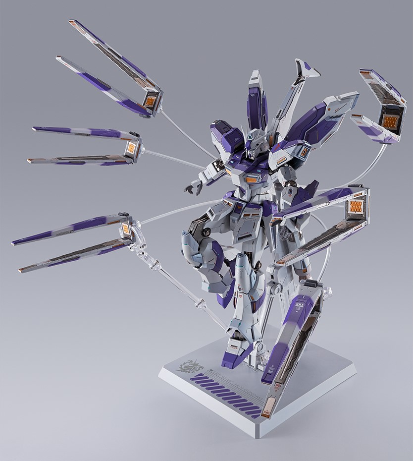 機体の特徴を活かす台座、ファンネル専用ジョイントアーム、台座が付属