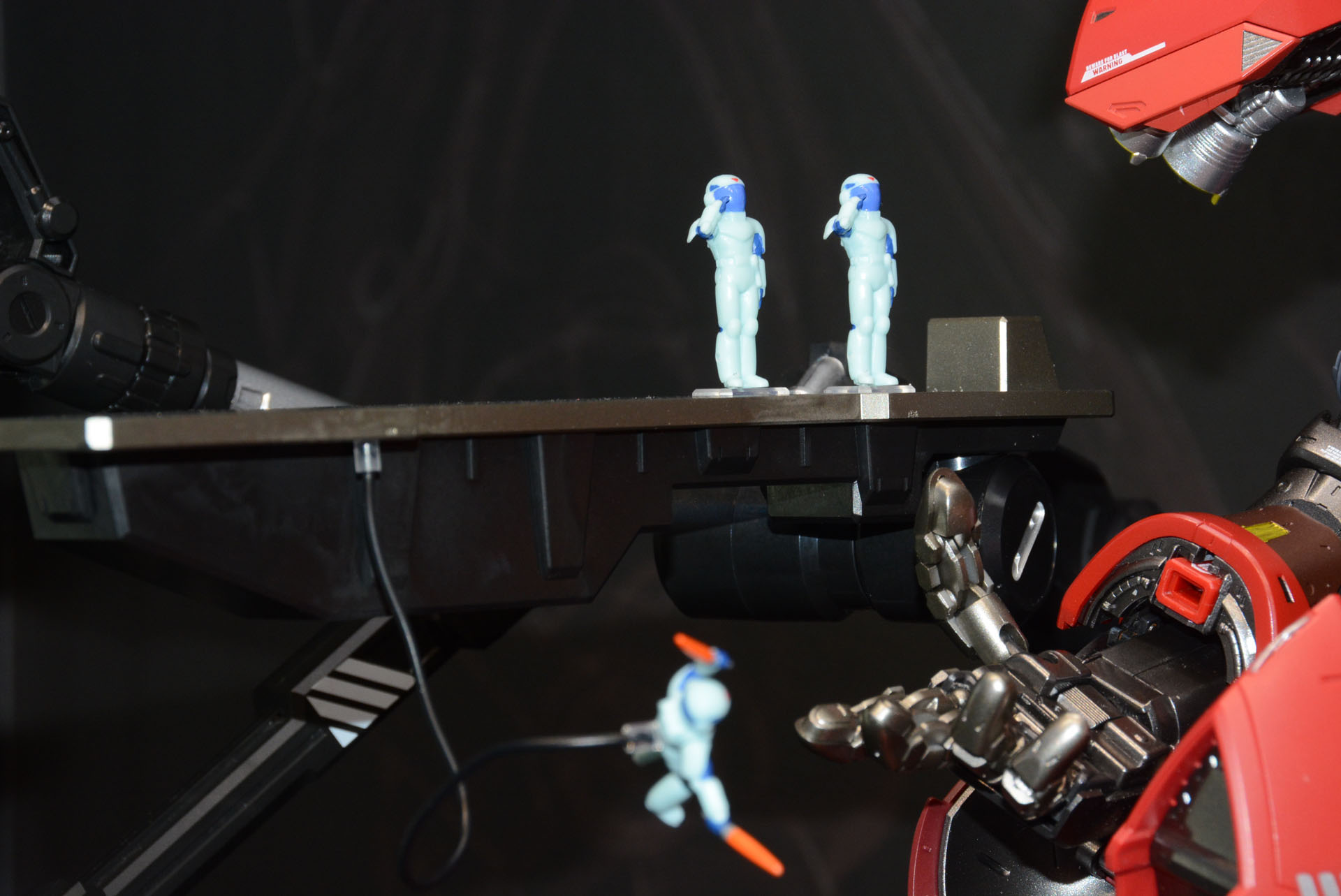 シャアの演説シーンをイメージしたディスプレイも可能