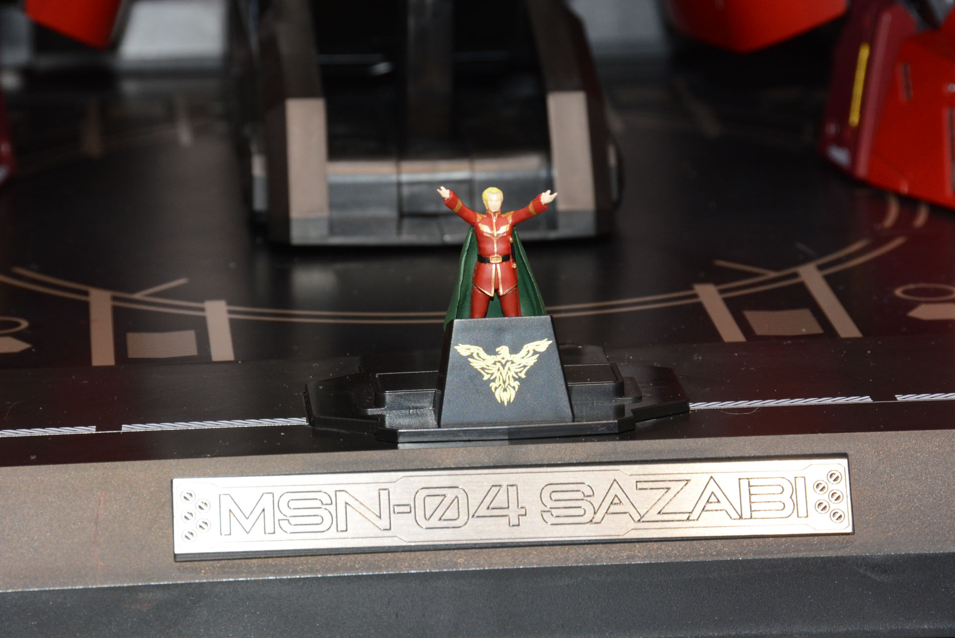 シャアの演説シーンをイメージしたディスプレイも可能