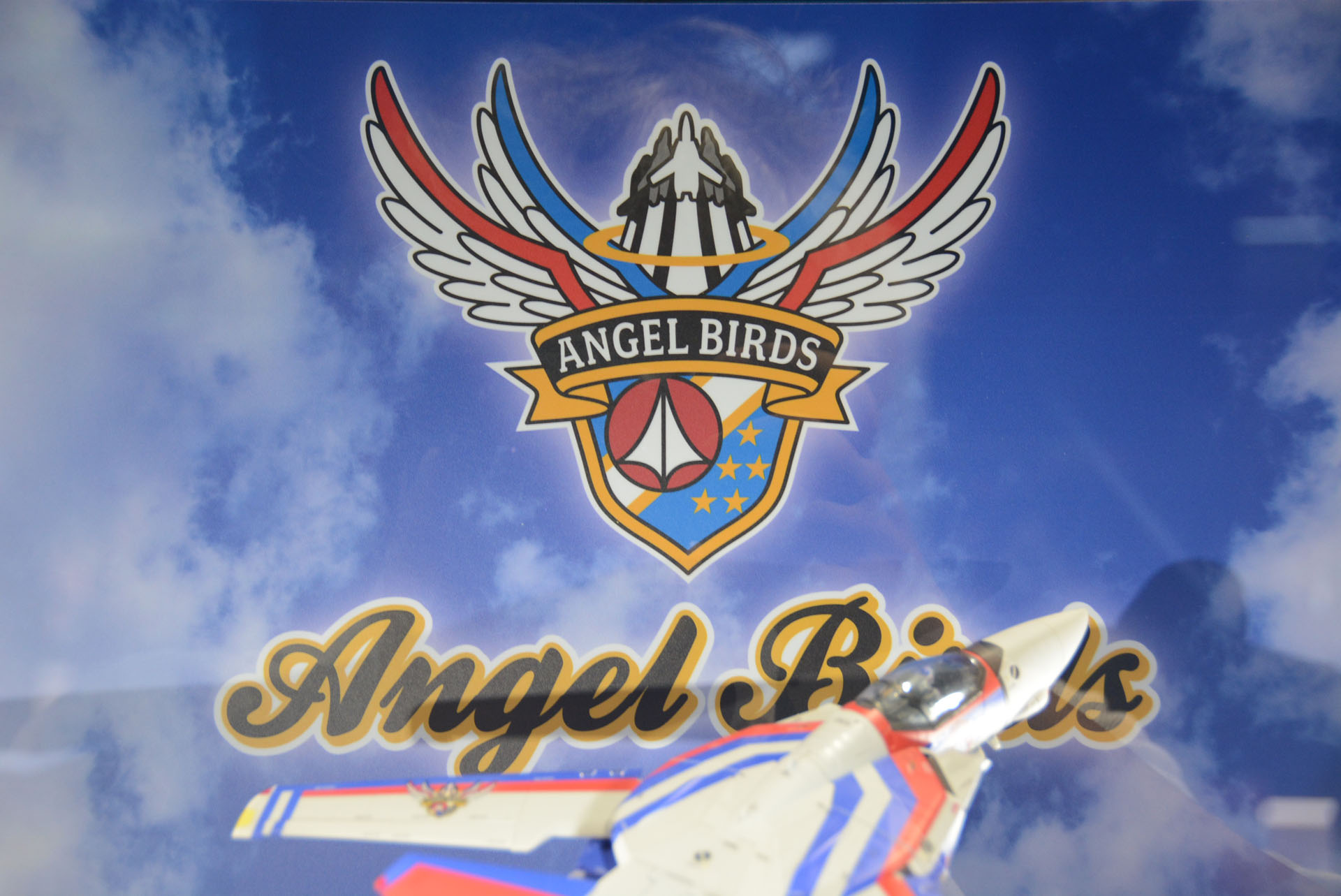 本商品のために、天神氏がデザインしたエンジェルバーズの部隊マーク