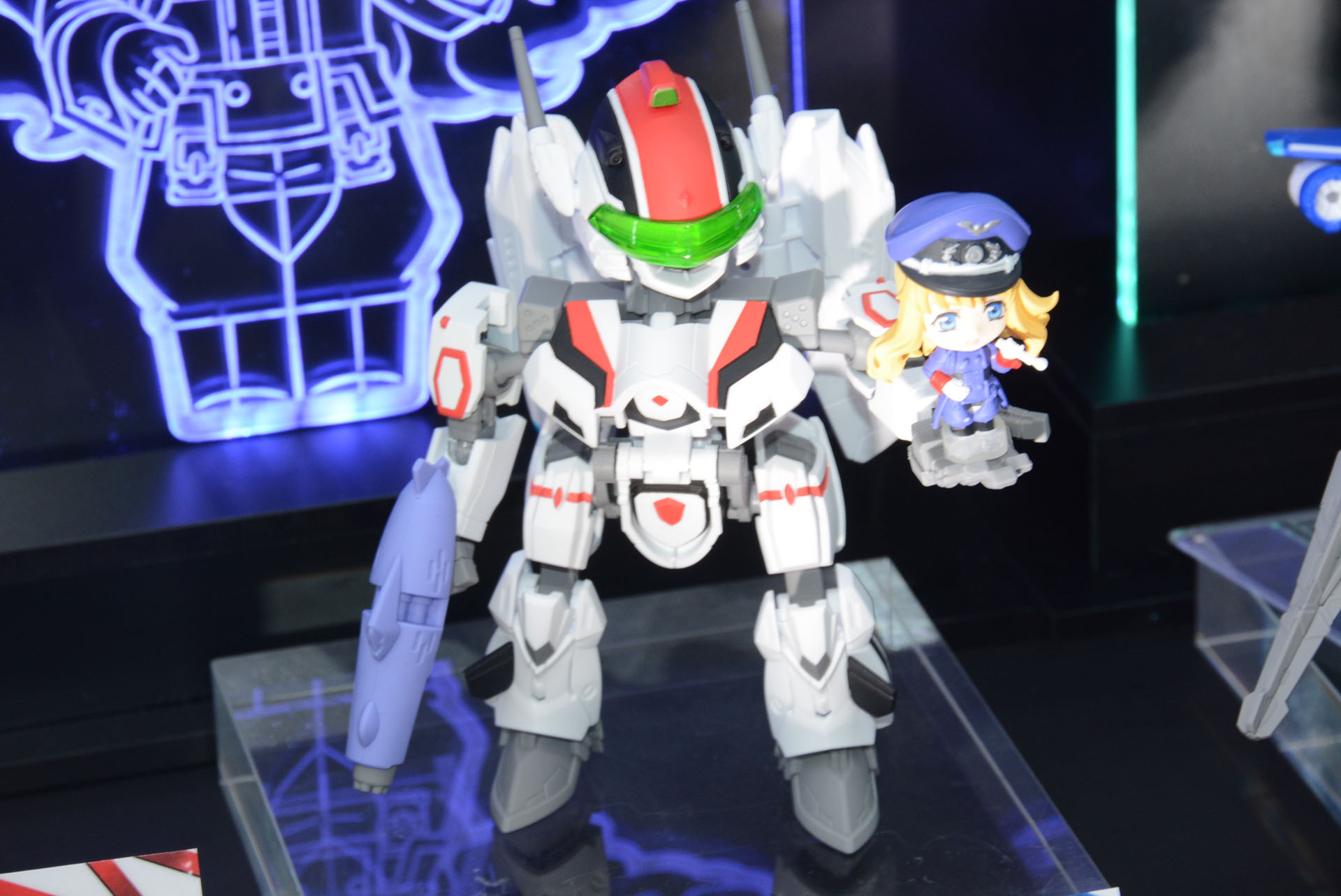 「TINY SESSION VF-25F メサイアバルキリー(アルト機) with シェリル」