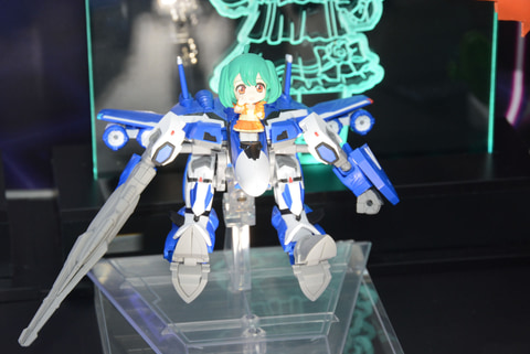 歌姫とバルキリー、より親しみやすい3段変形！ 「マクロス」、「TINY