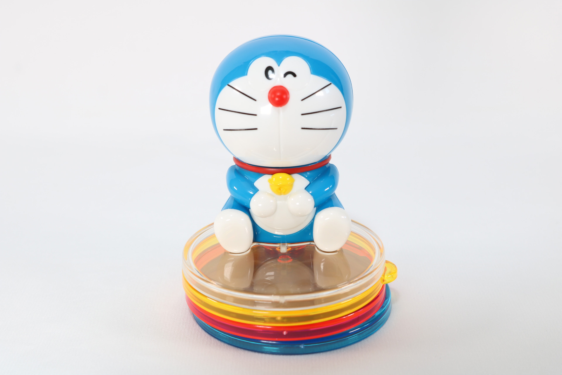 ドラえもんは台座に乗せることができる