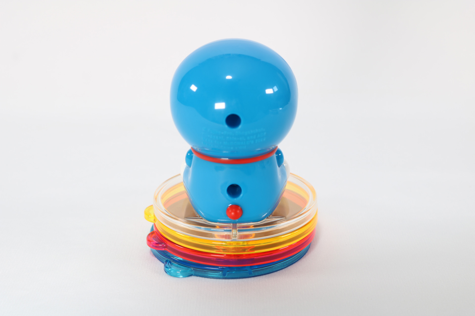 フィルターはスライドして、引き出すことができる