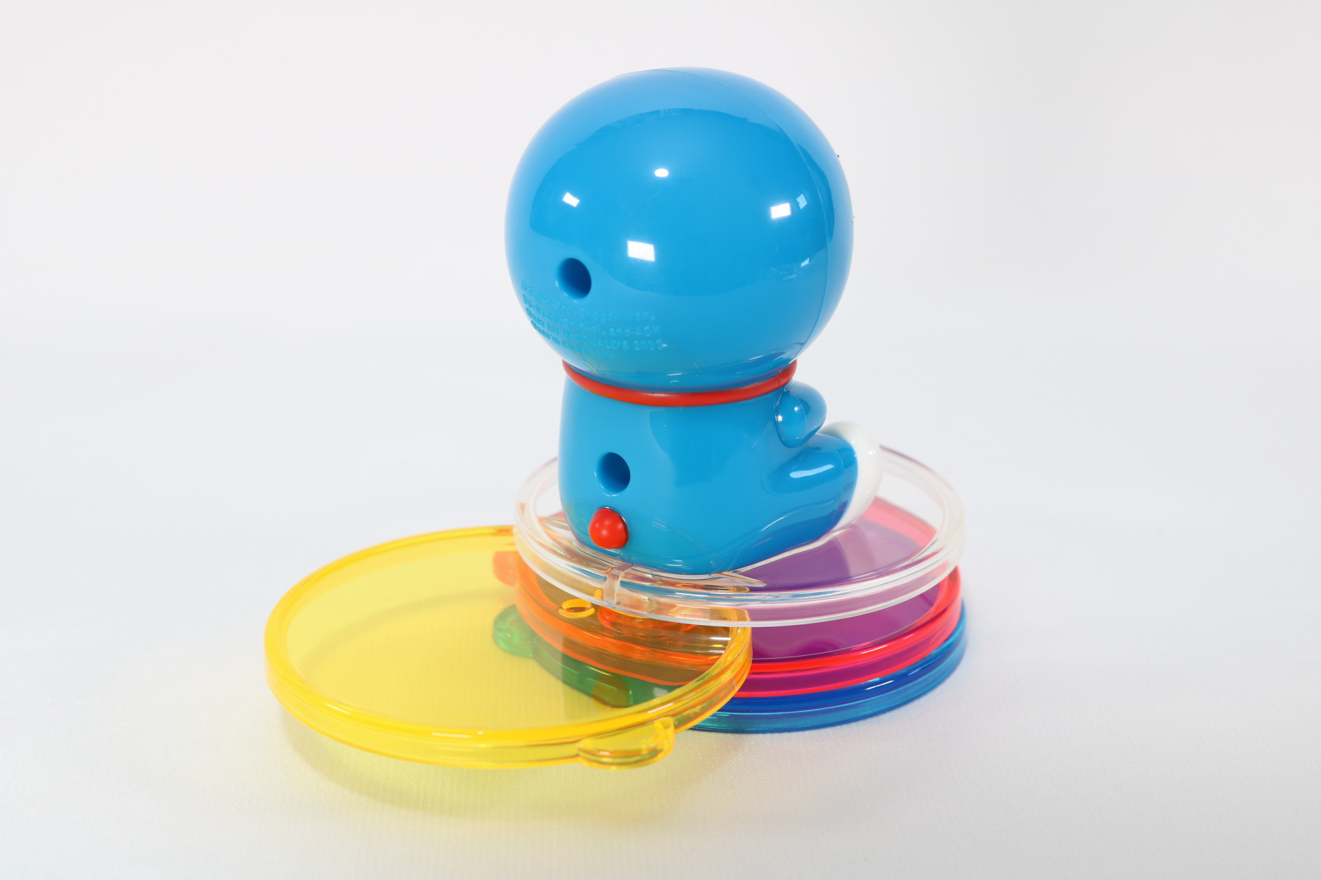 フィルターはスライドして、引き出すことができる