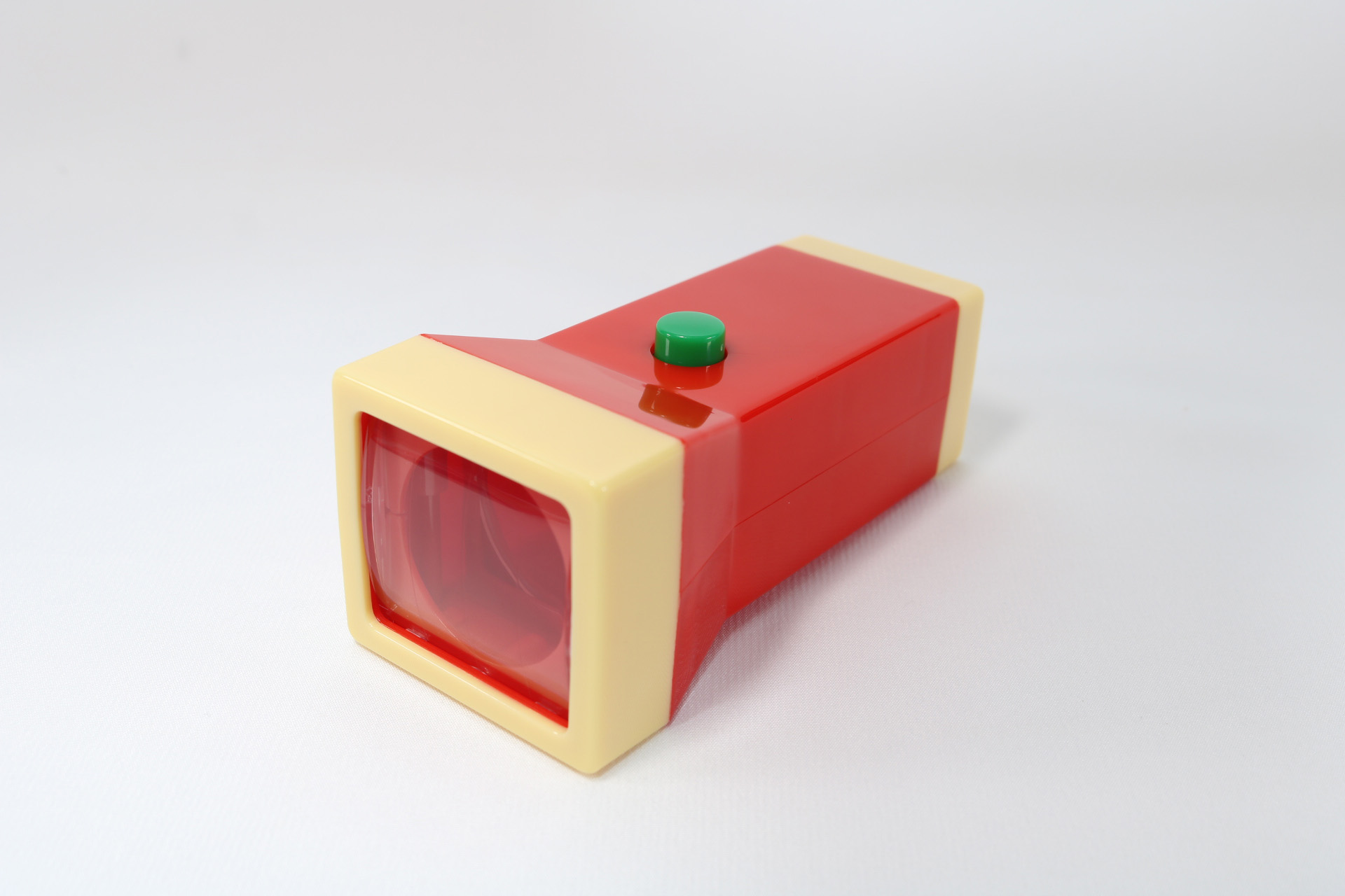 「ビッグライト」のデザインが再現され、レンズが備わっている