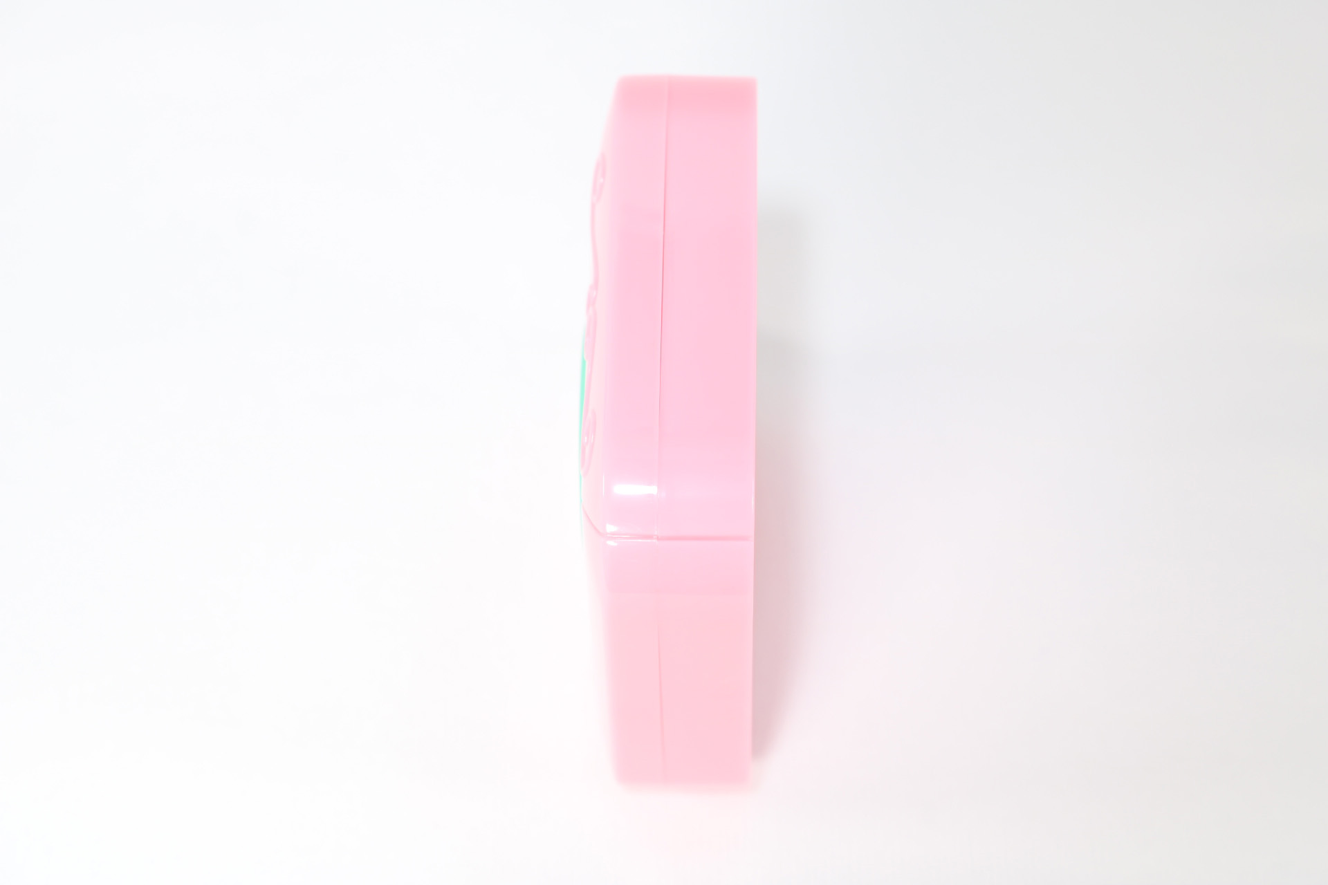 シャッターボタン部分を押し込むと、レンズ部分が回転する