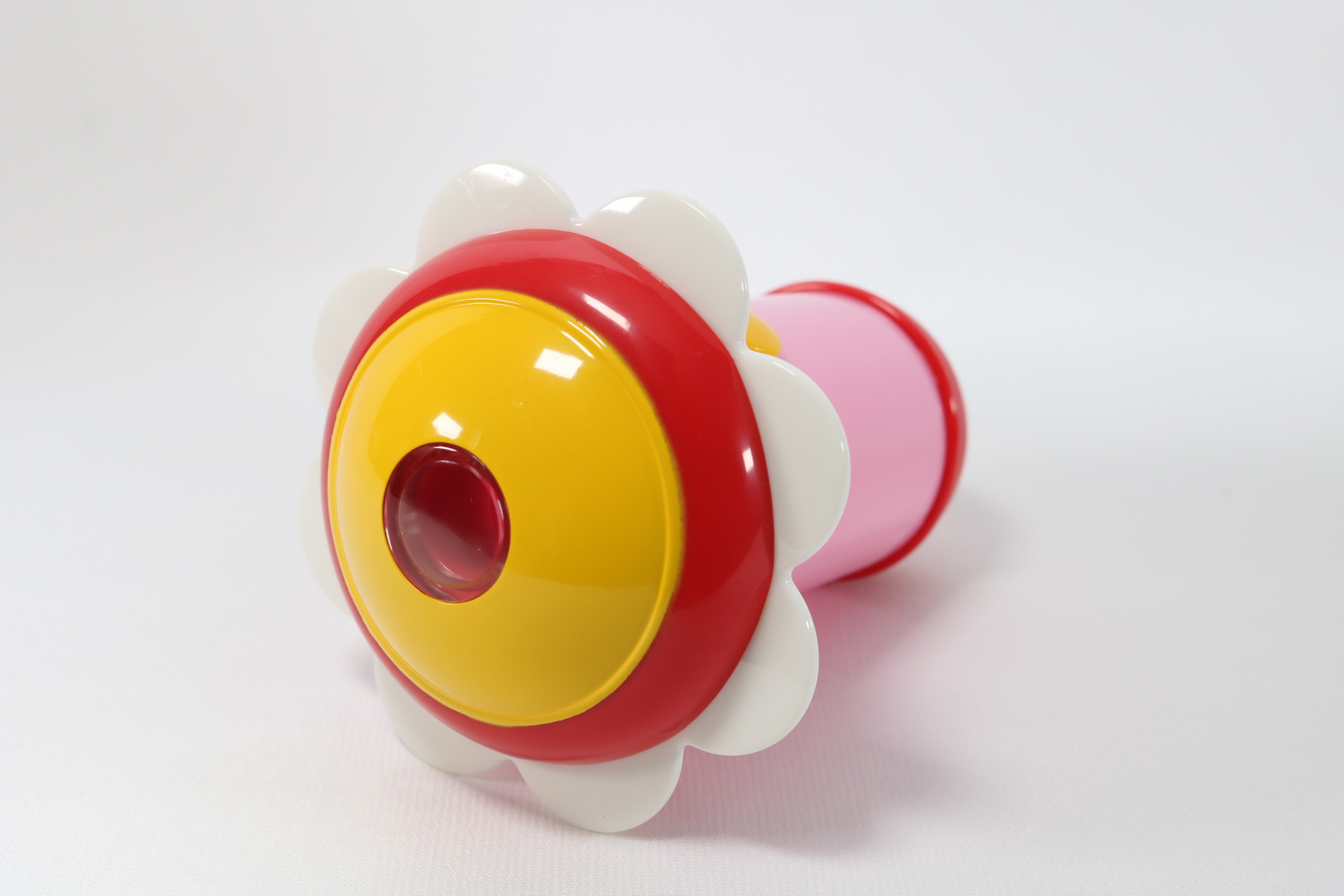 花のようなデザインの「スモールライト」は前と後ろにレンズが入っている