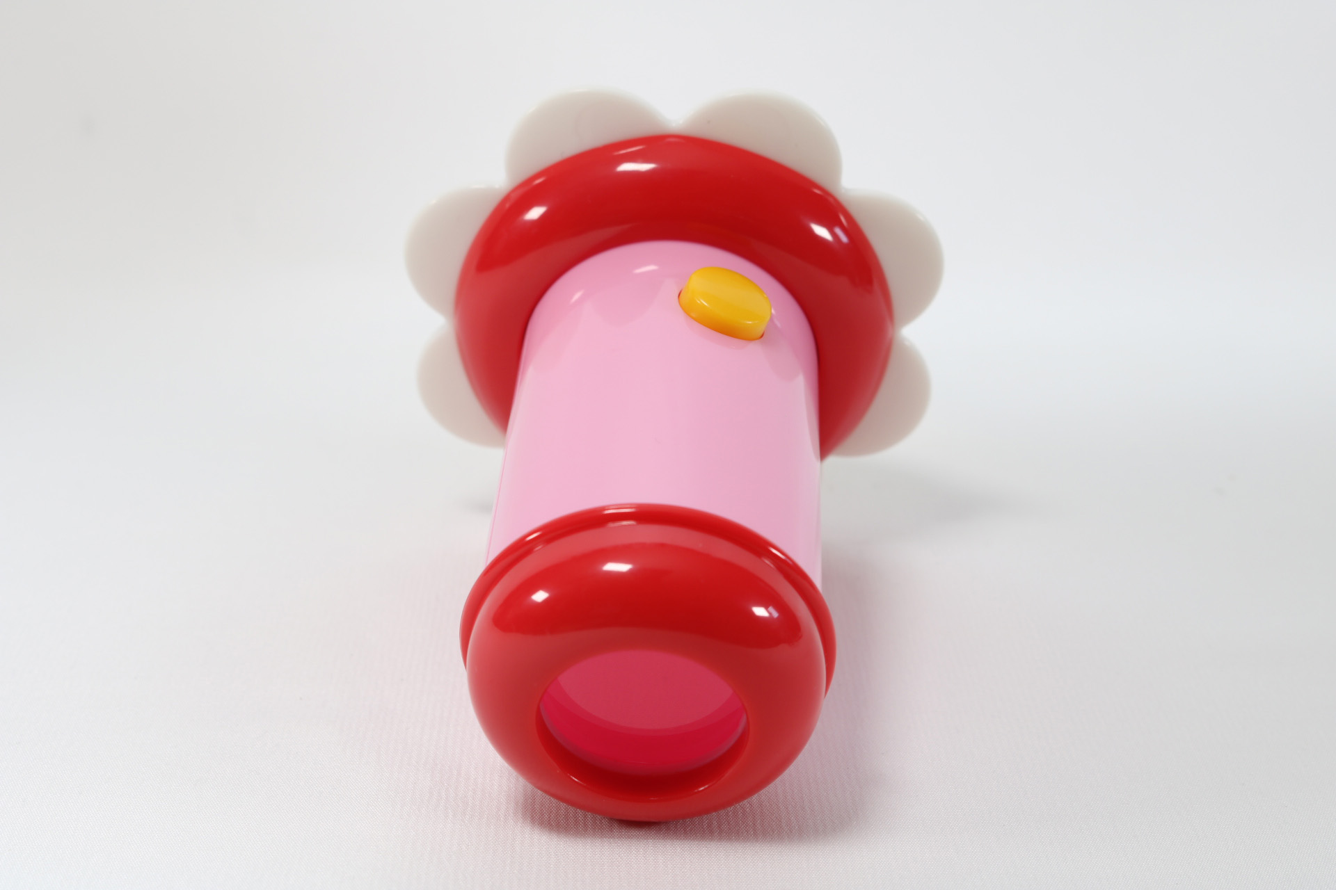 小さなレンズが備わっており、のぞき込むことができる