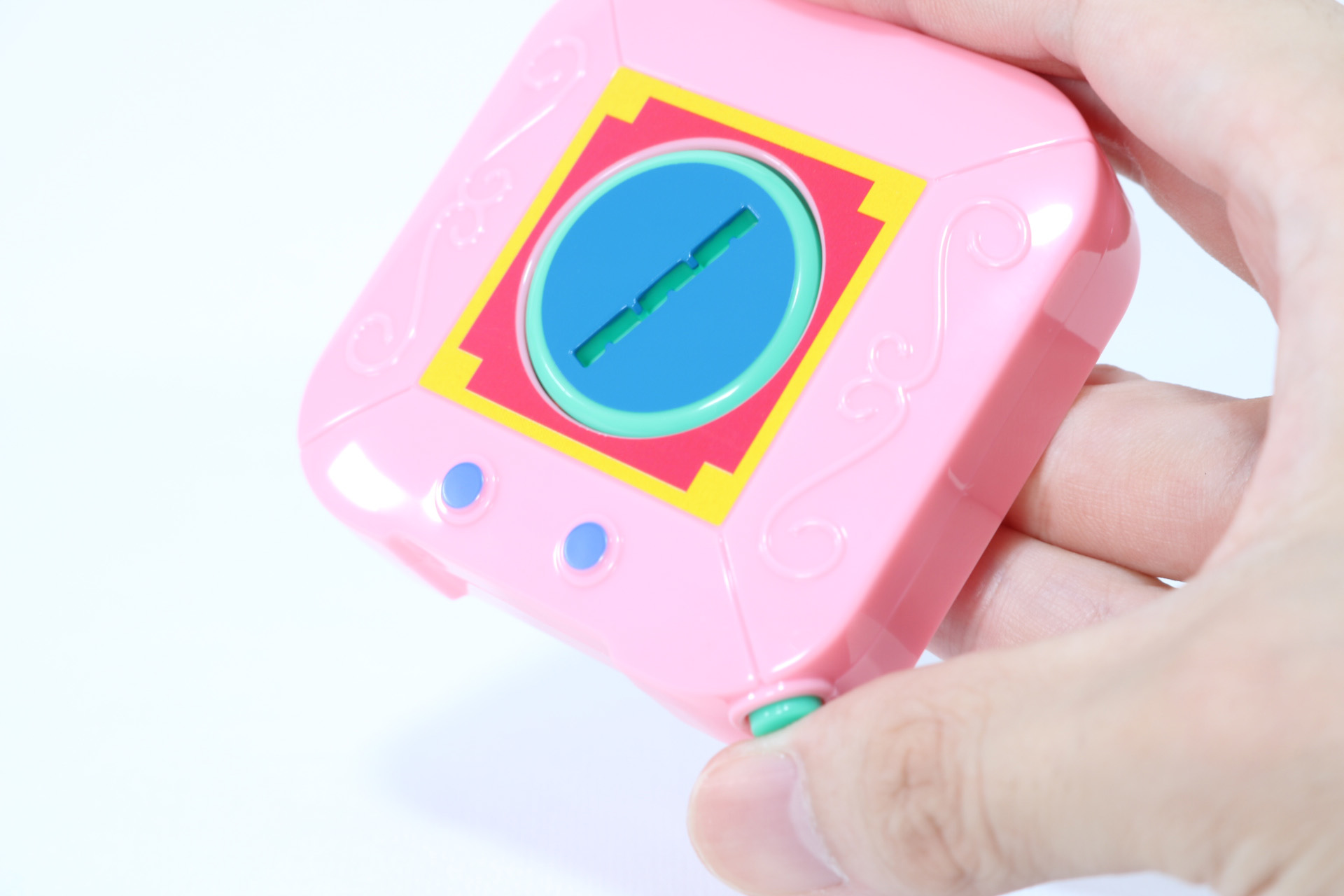 シャッターボタン部分を押し込むと、レンズ部分が回転する