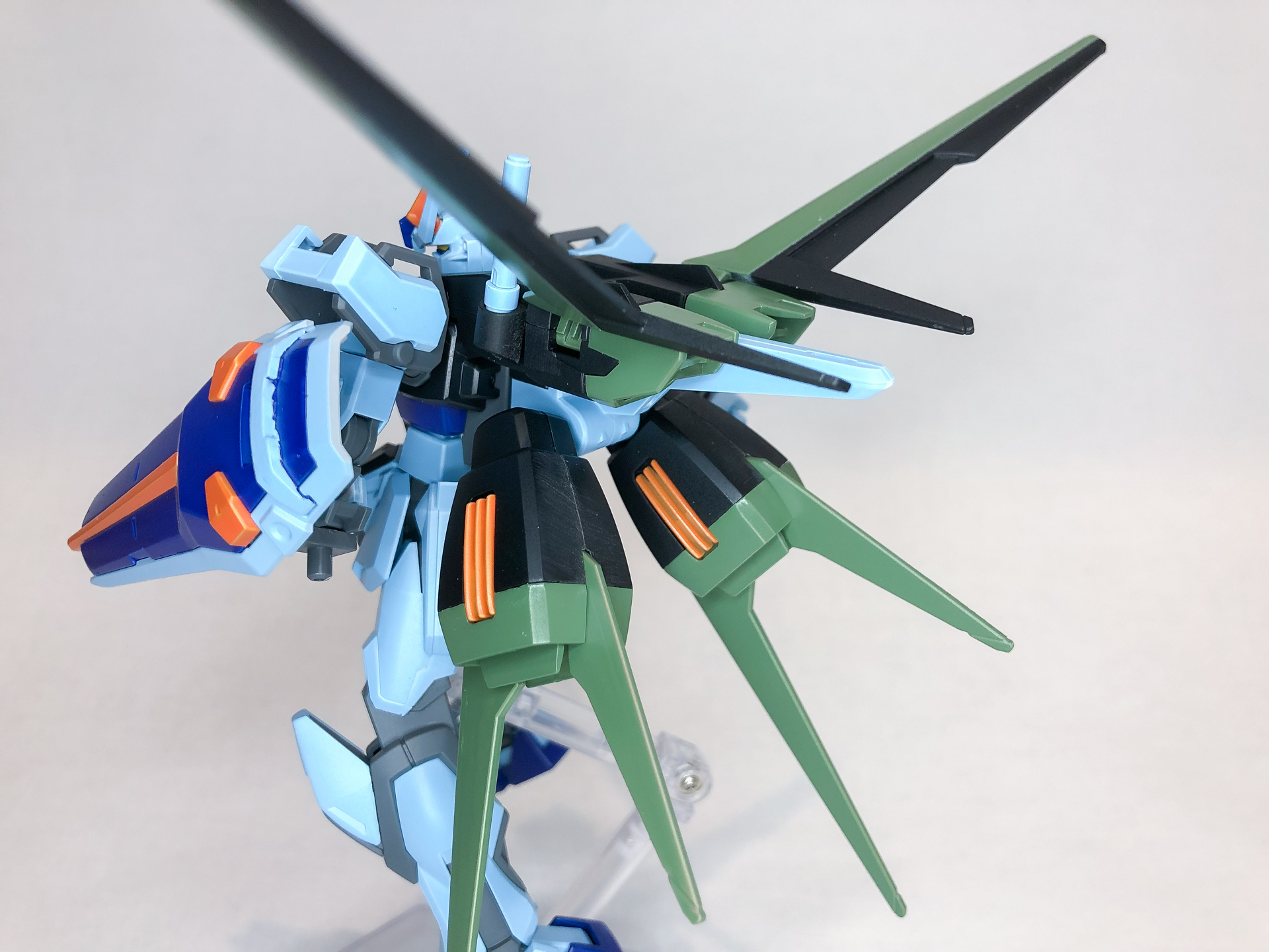 背面のアップ。エールストライカーのカラーをあえてグリーンにすることでいいアクセントになりました。