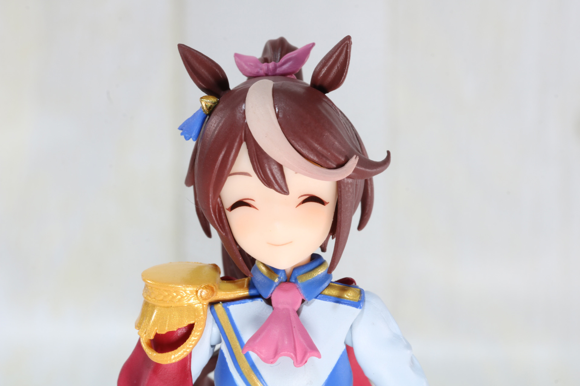 笑顔はニコッとした明るい表情で日常的な情景にぴったり