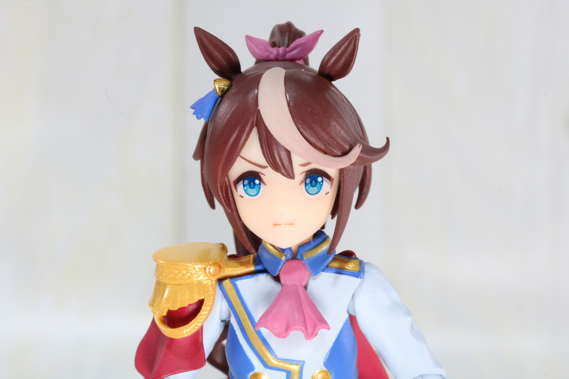 真剣な表情は疾走する姿に合うものとなっている