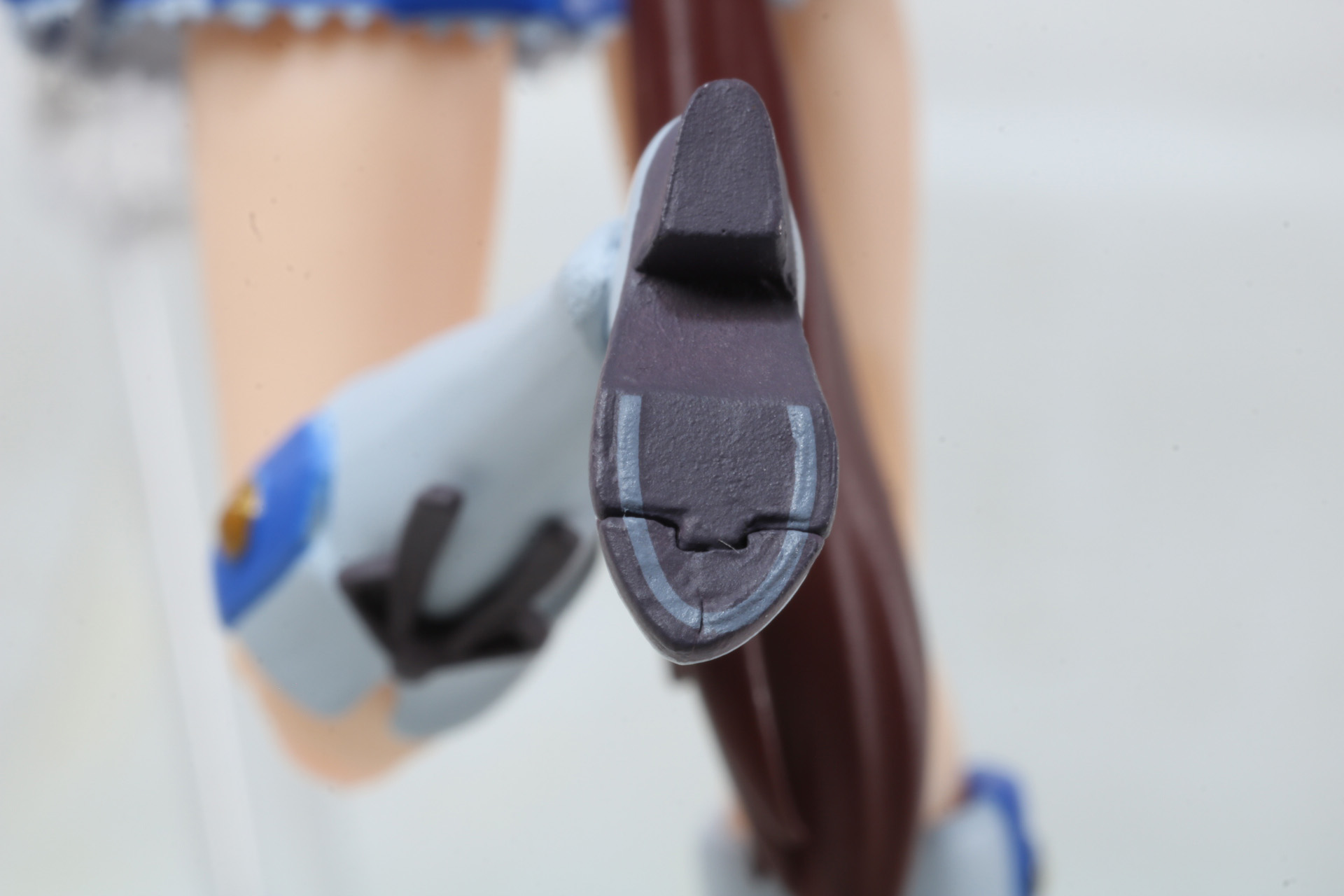 ブーツの裏の蹄鉄も再現されている