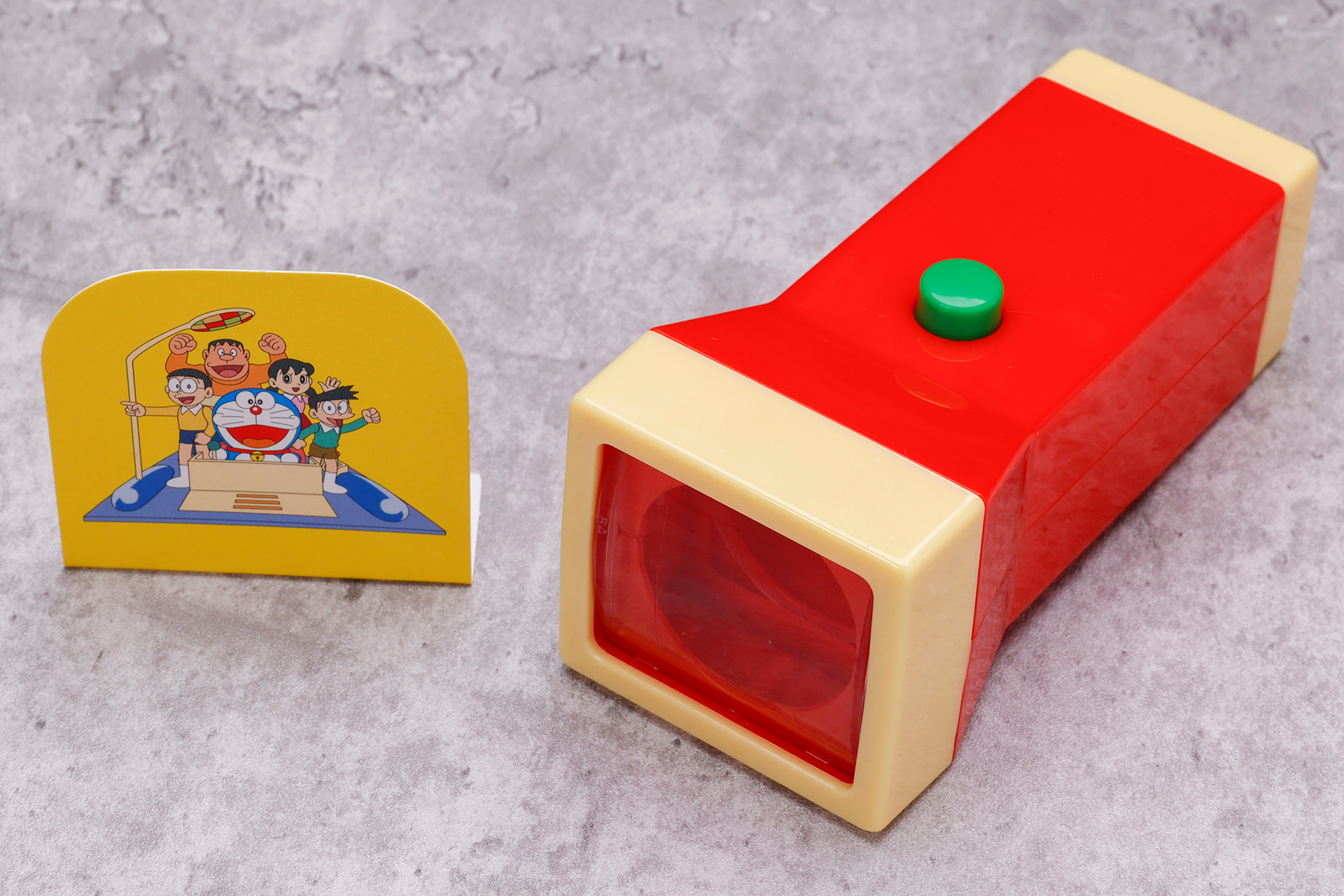 付属のカードとビッグライトを並べたところ