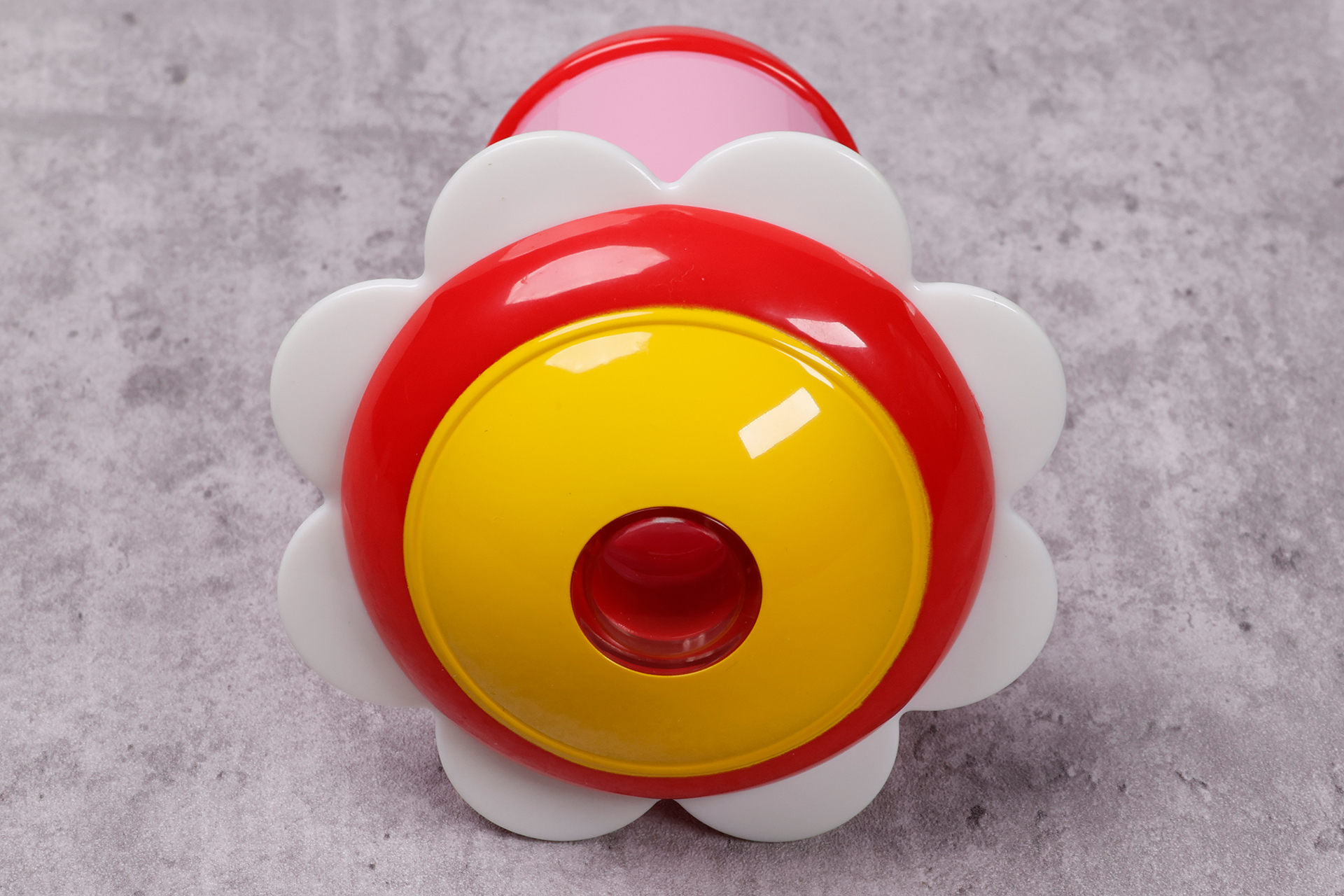 ドラミちゃんバージョンということで、女の子の道具っぽいデザインとカラーリングが採用されている