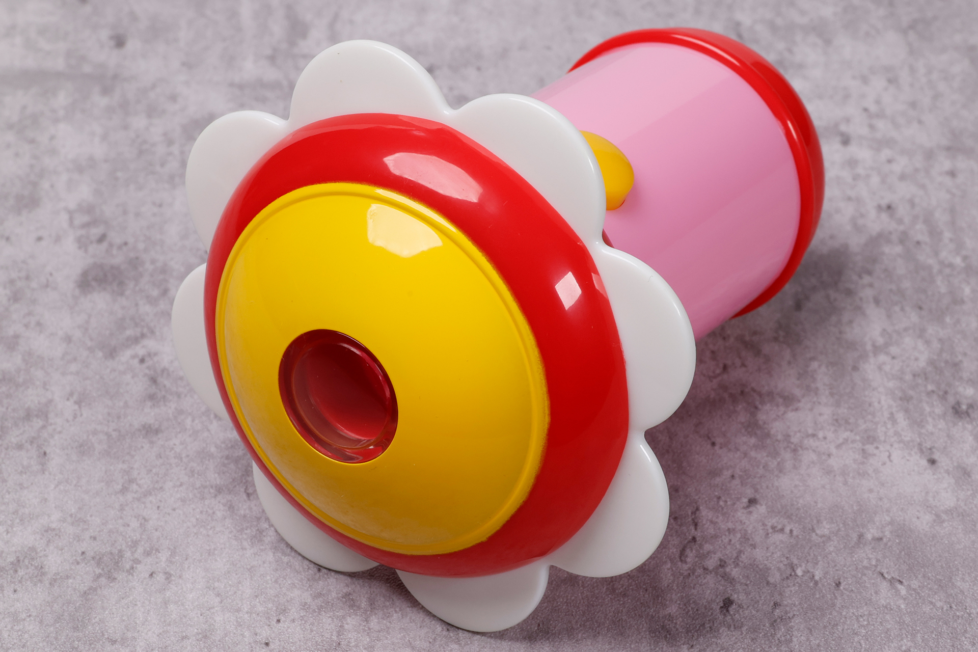 ドラミちゃんバージョンということで、女の子の道具っぽいデザインとカラーリングが採用されている