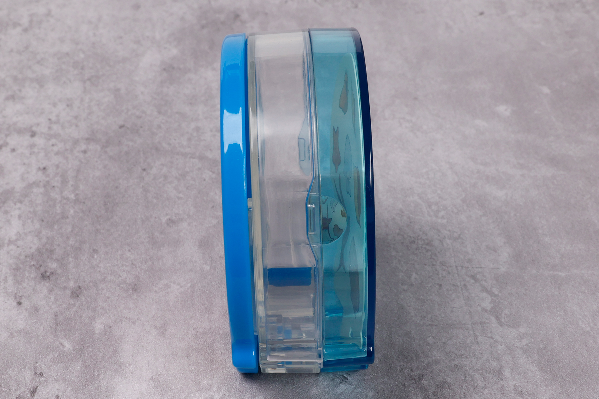 30mmほどと、意外にもかなり厚みがある