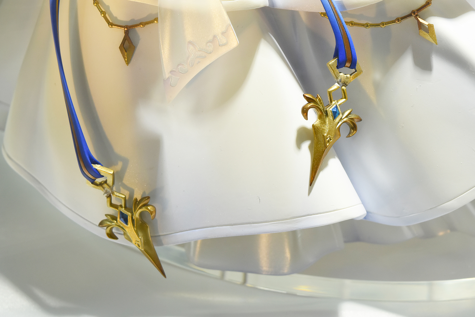 装飾品の造形＆塗装のレベルも高く、まるで本物の金属のよう