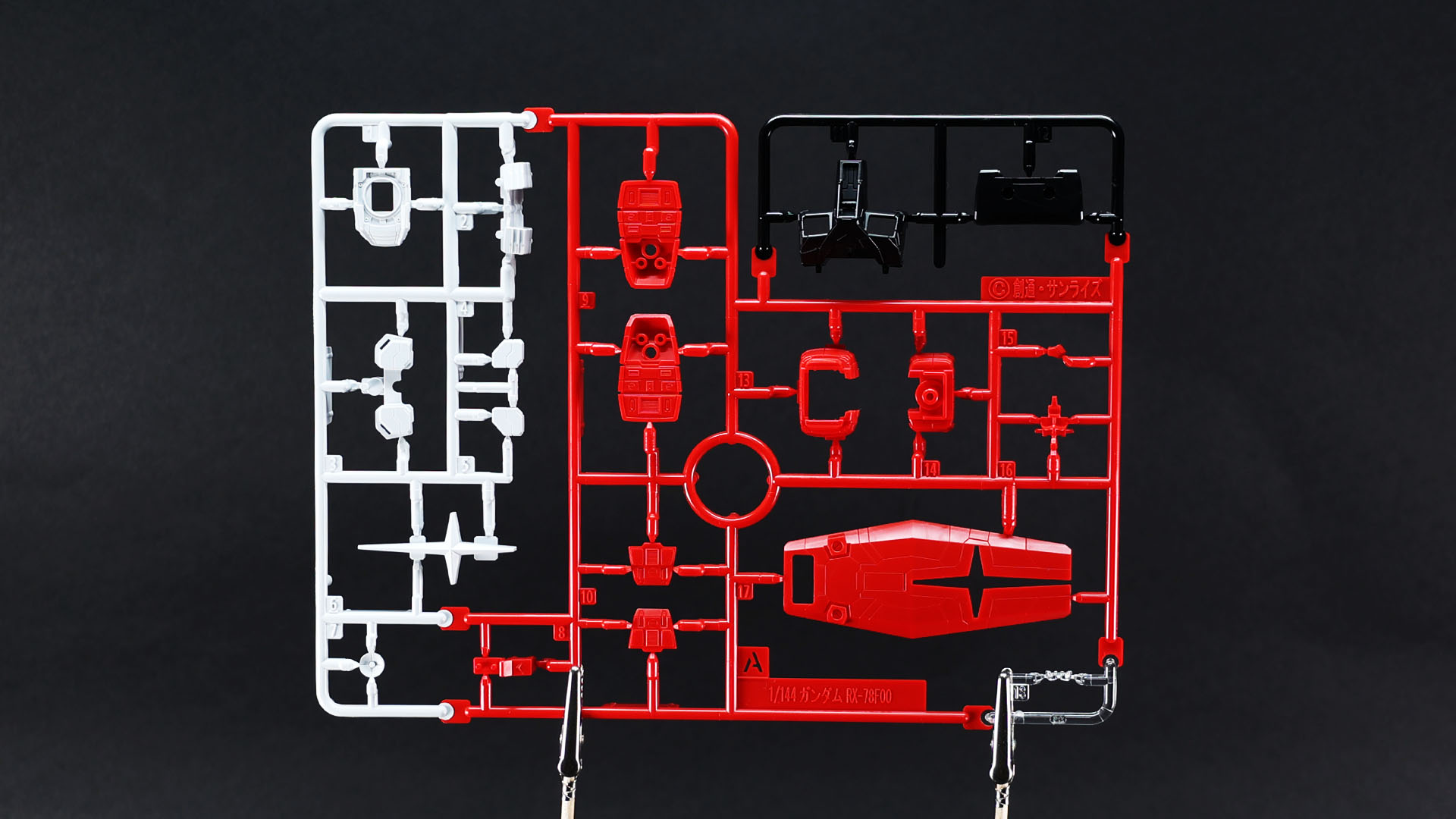 Aランナー：素体となるF00ガンダムのカラー変更版