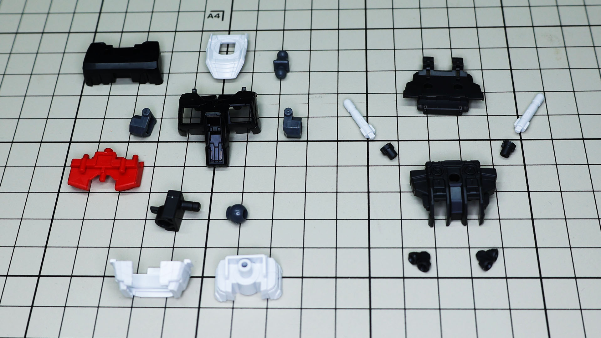 とても割り切ったパーツ構成でも可動軸は多いものとなっています