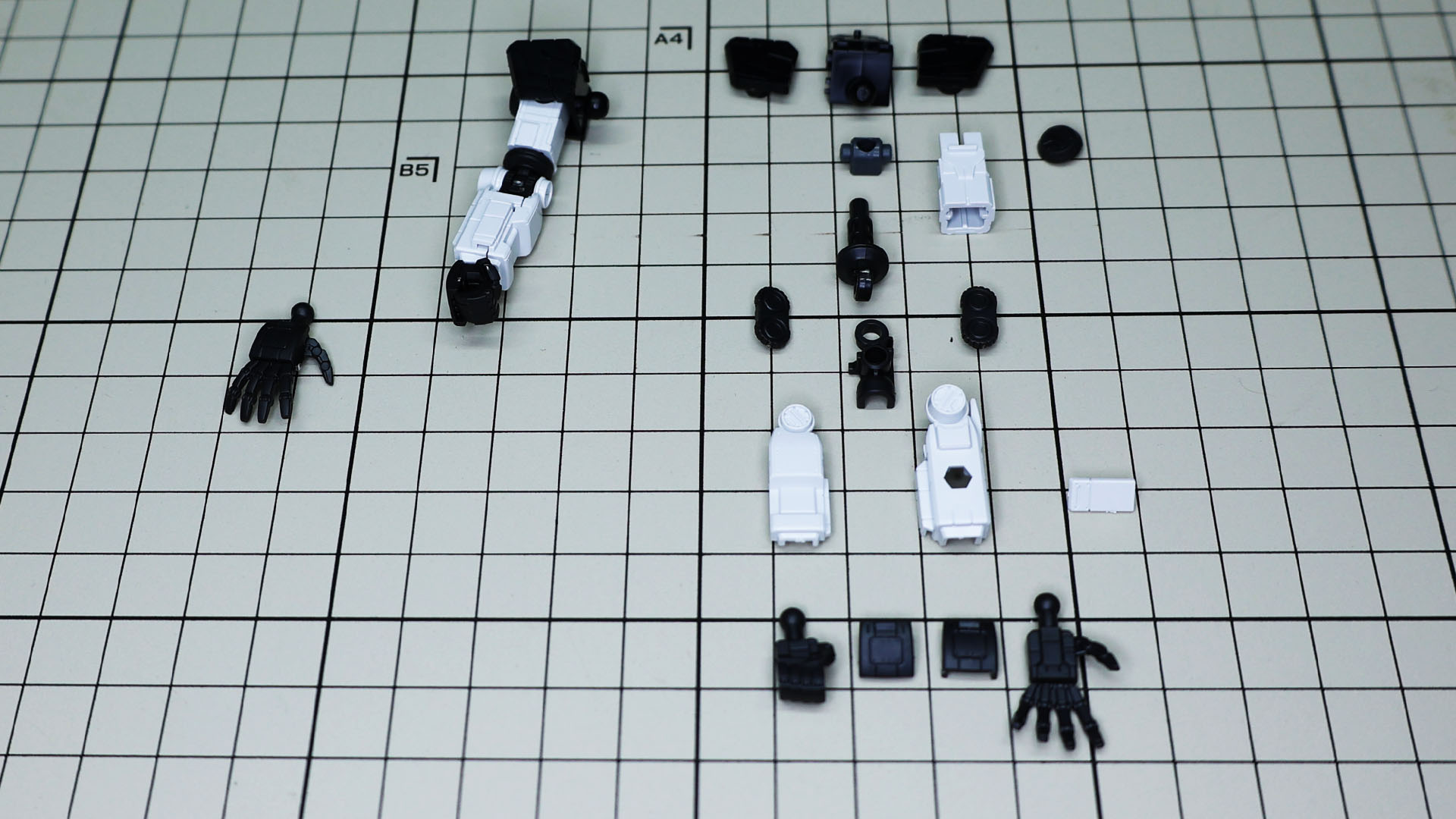 たったこれだけのパーツでHGシリーズ並みの性能を見せてくれます