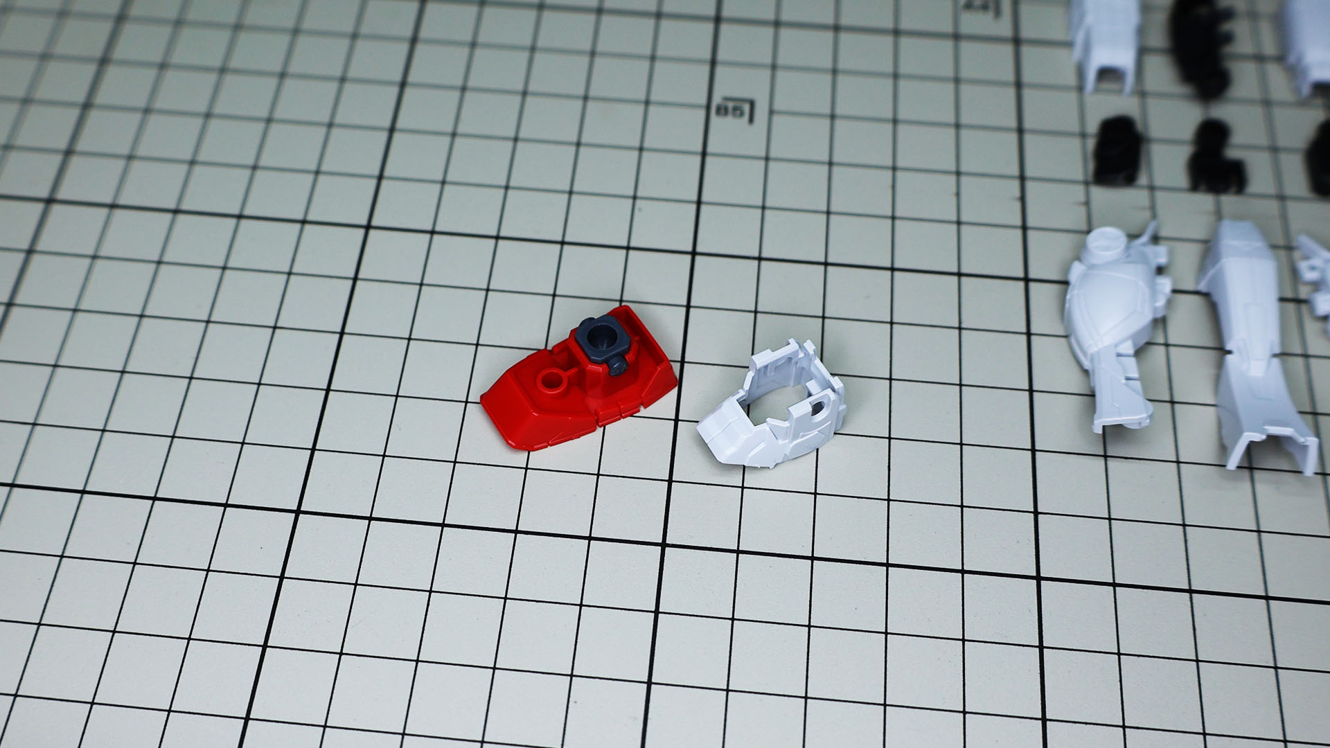 ソールはポリパーツを白い外装で封じ込めるタイプで、それ以外の可動機構はありません